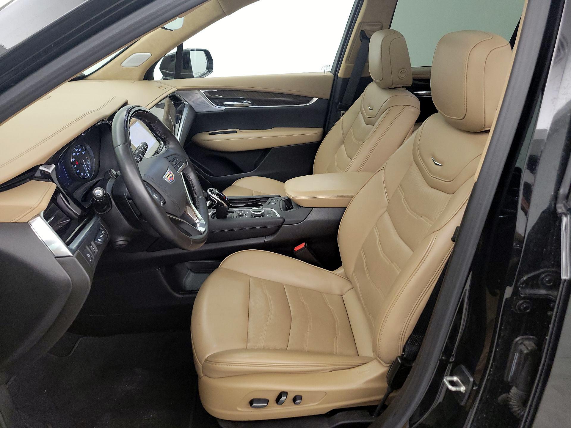 Thumbnail: 2023 Cadillac XT6 - 11