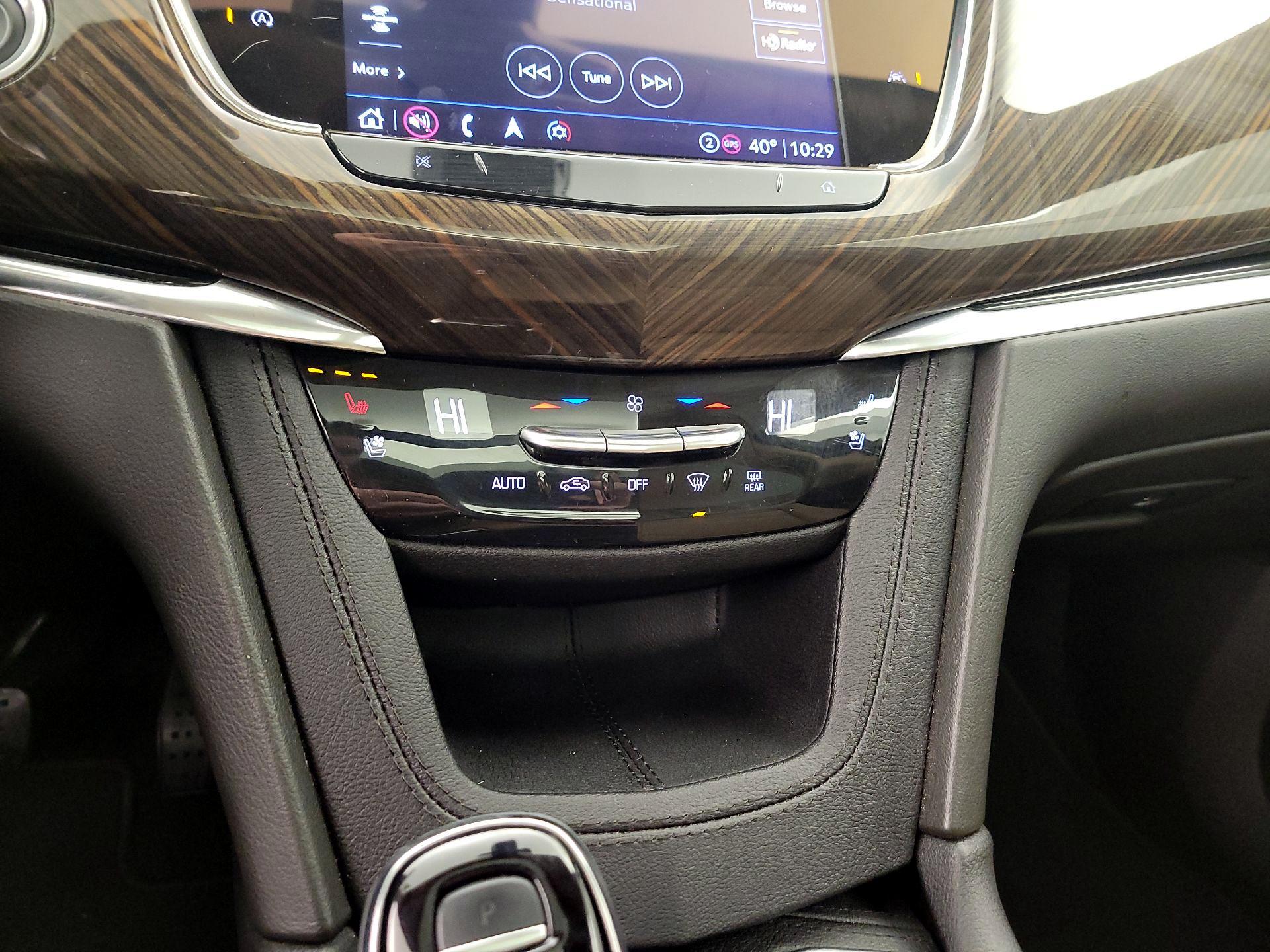 Thumbnail: 2023 Cadillac XT6 - 17