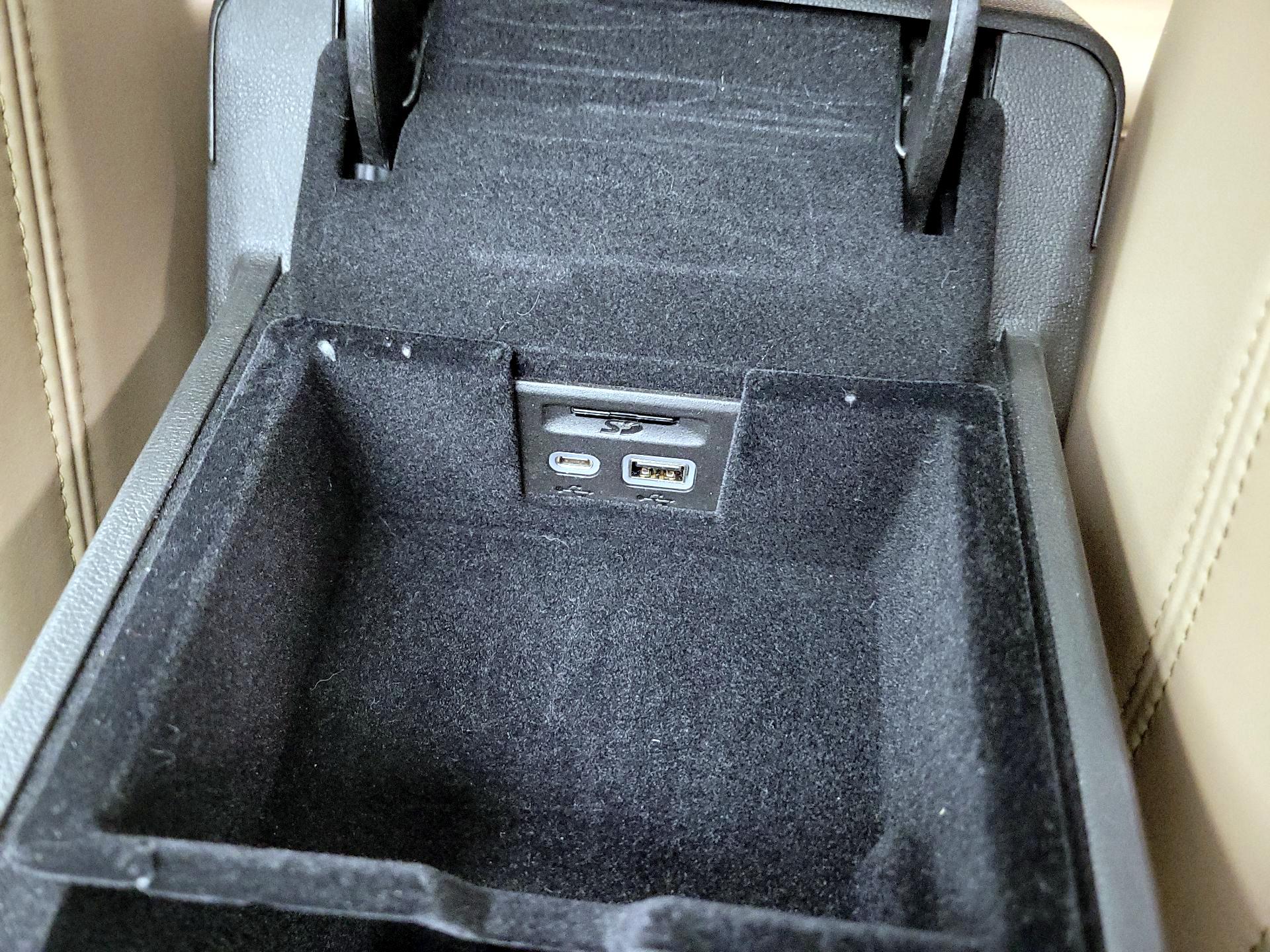 Thumbnail: 2023 Cadillac XT6 - 19