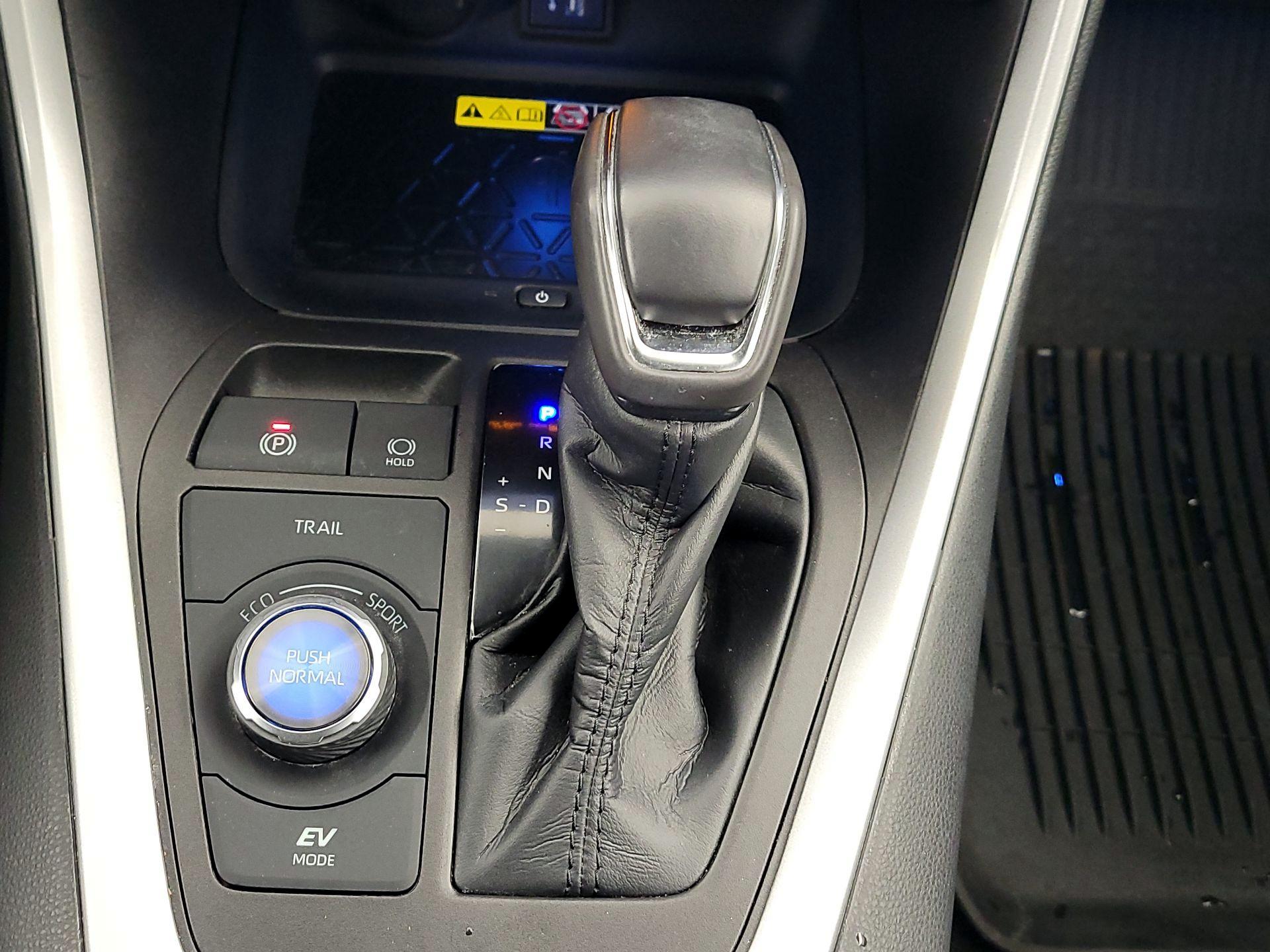 Thumbnail: 2023 Toyota RAV4 - 17