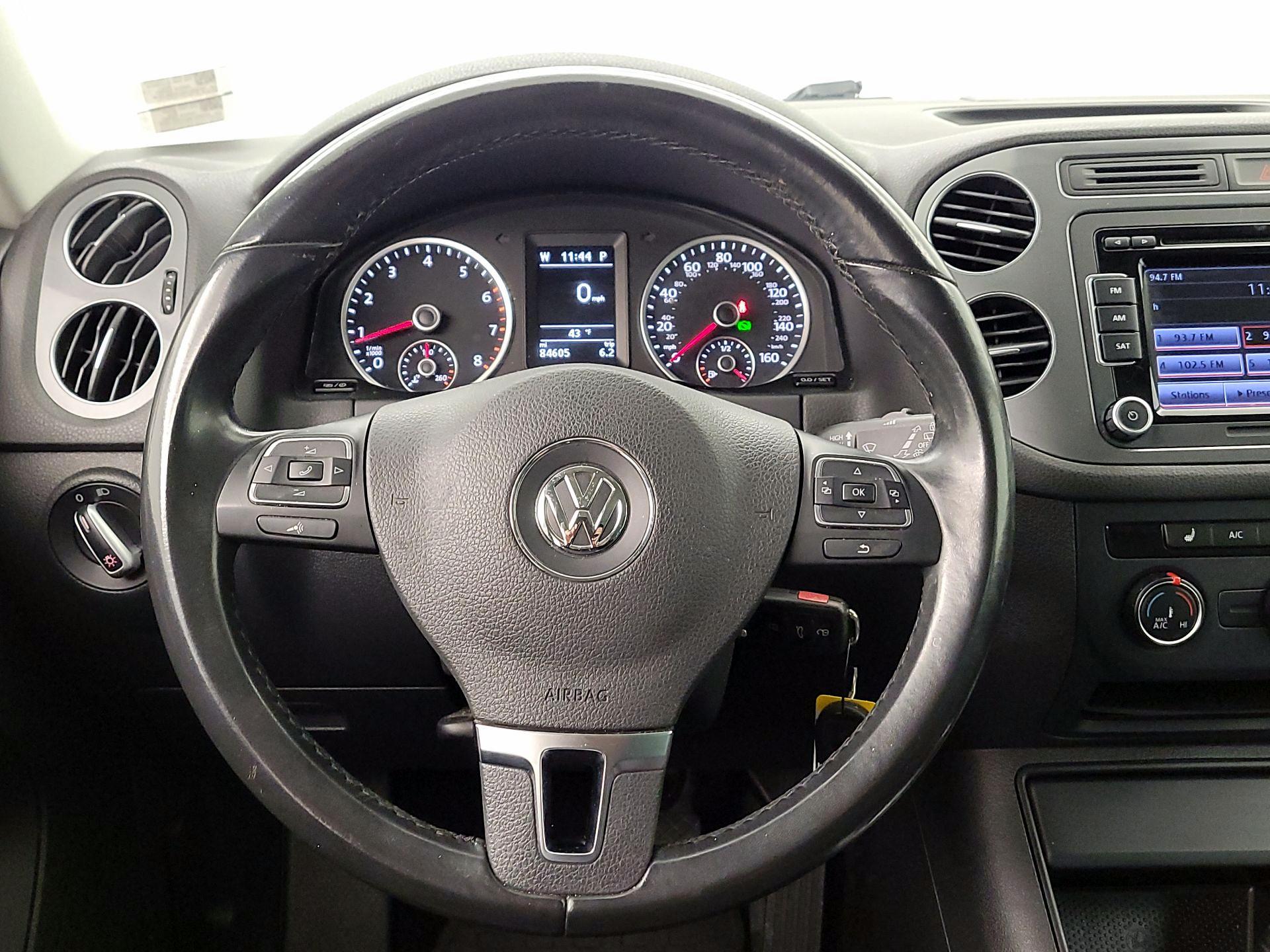 Thumbnail: 2015 Volkswagen Tiguan - 10