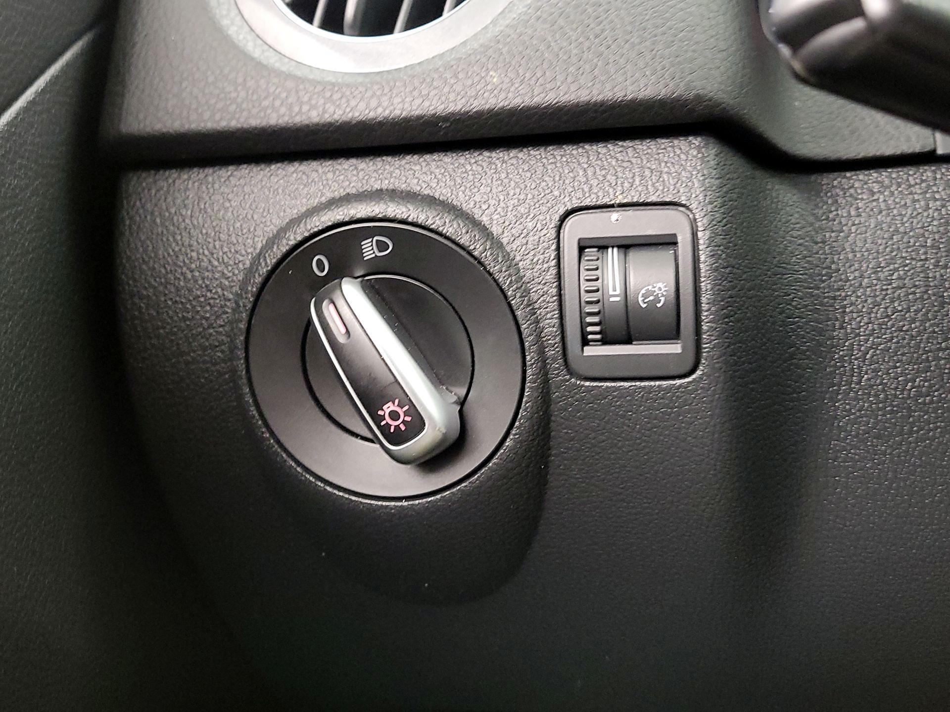 Thumbnail: 2015 Volkswagen Tiguan - 13