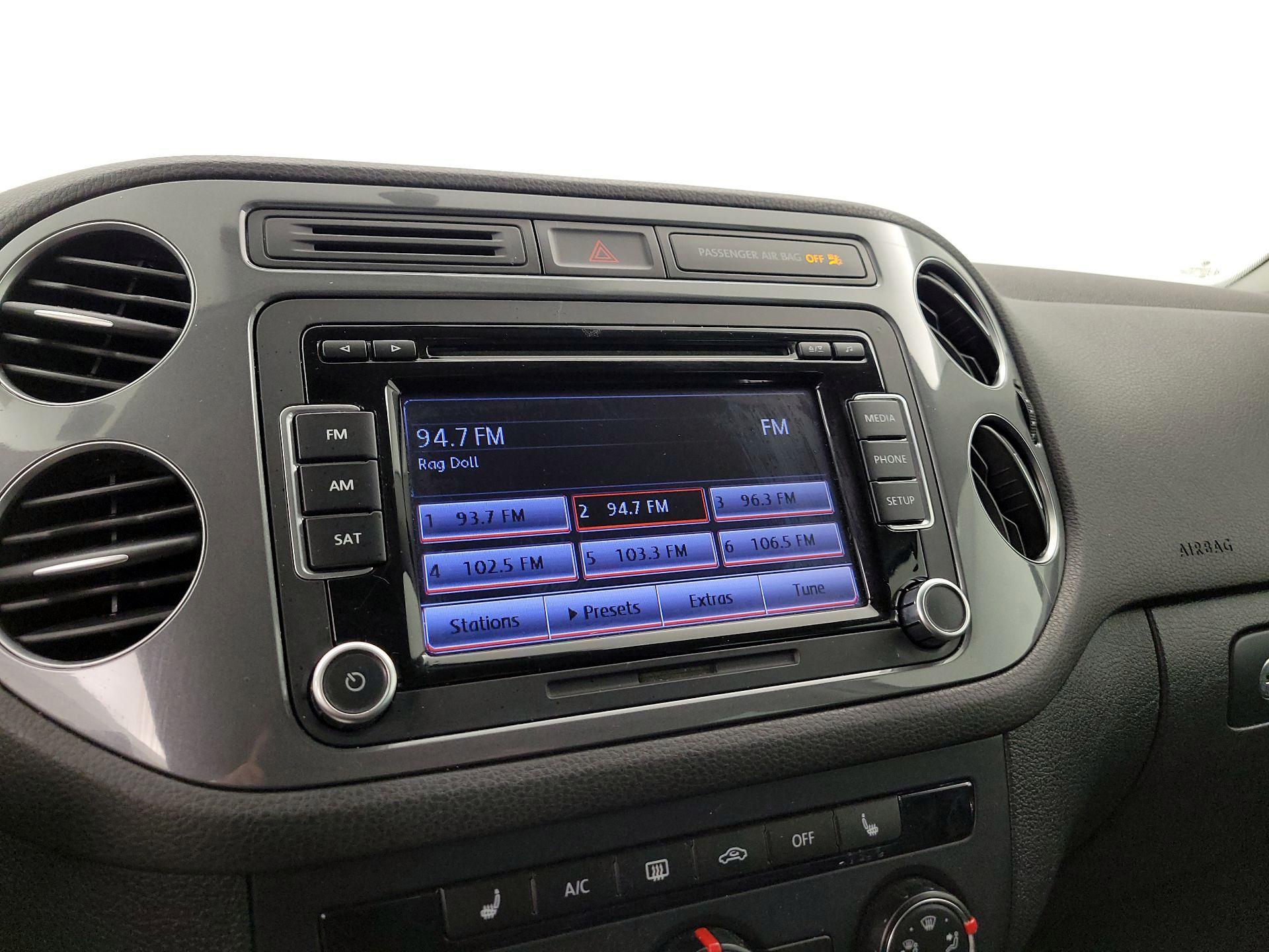 Thumbnail: 2015 Volkswagen Tiguan - 15