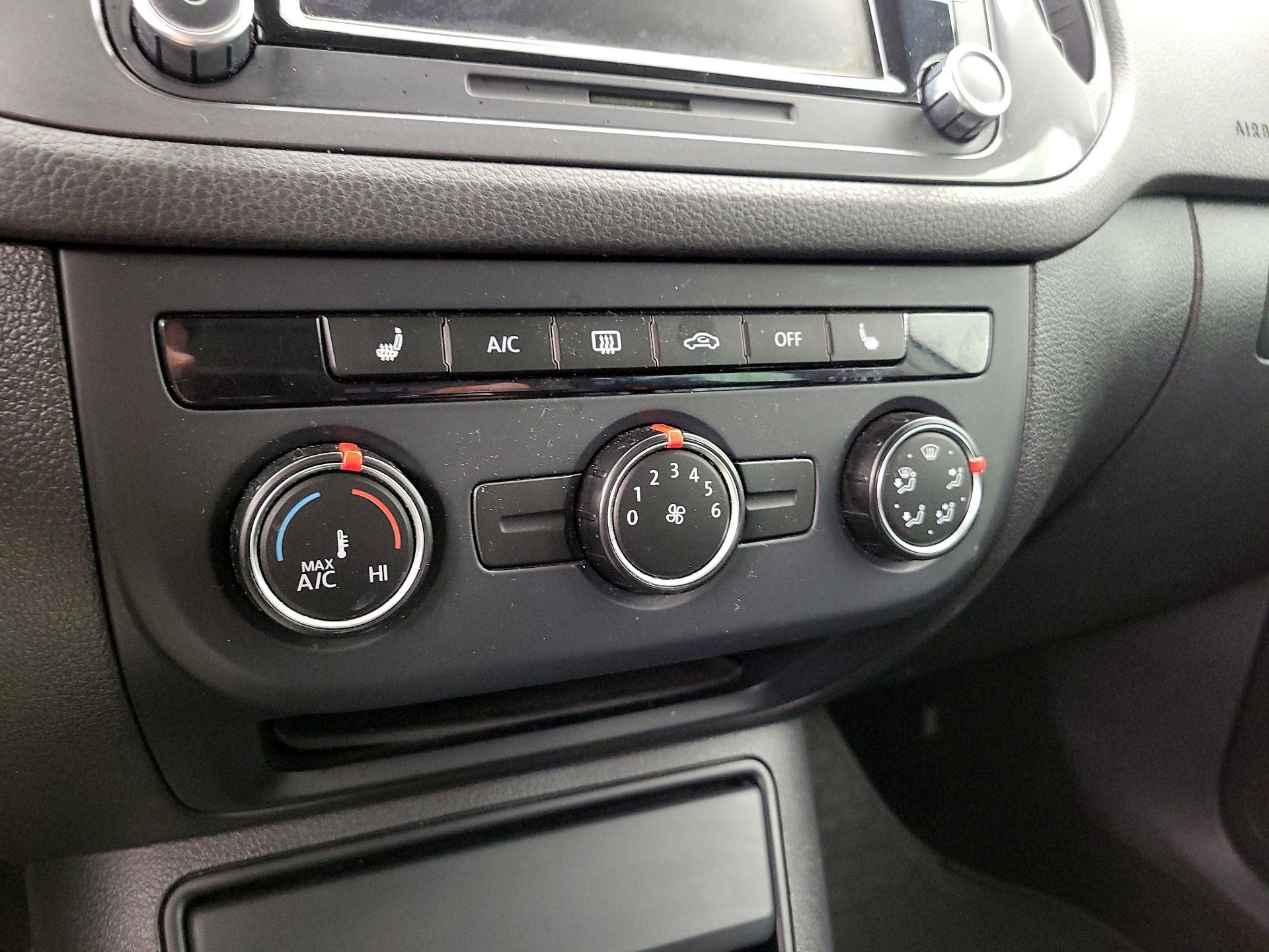 Thumbnail: 2015 Volkswagen Tiguan - 16