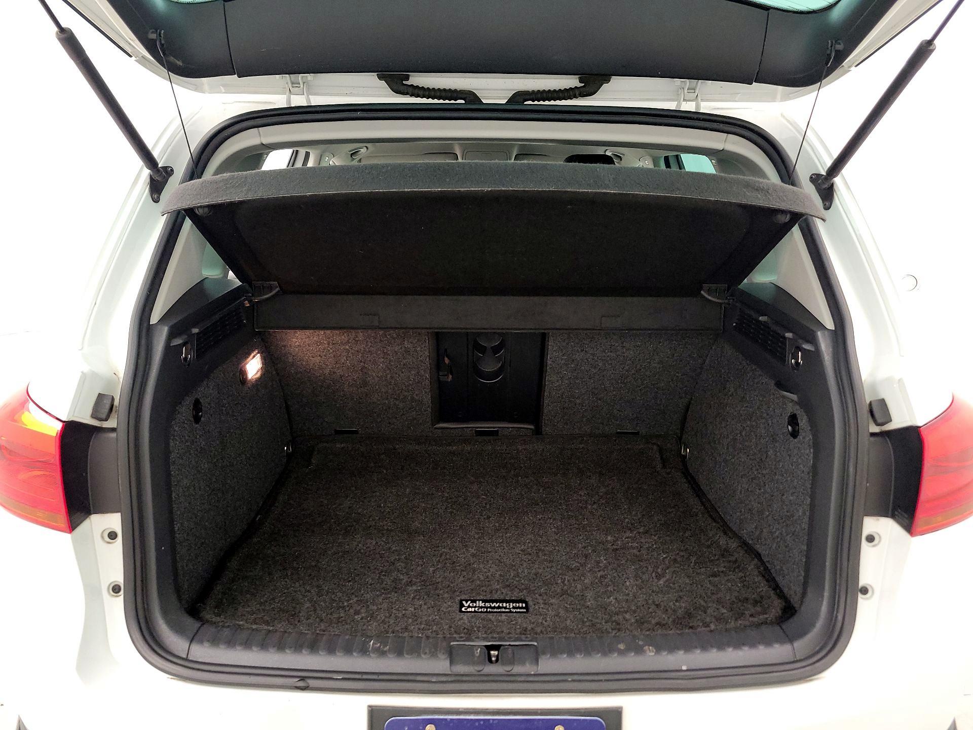 Thumbnail: 2015 Volkswagen Tiguan - 20