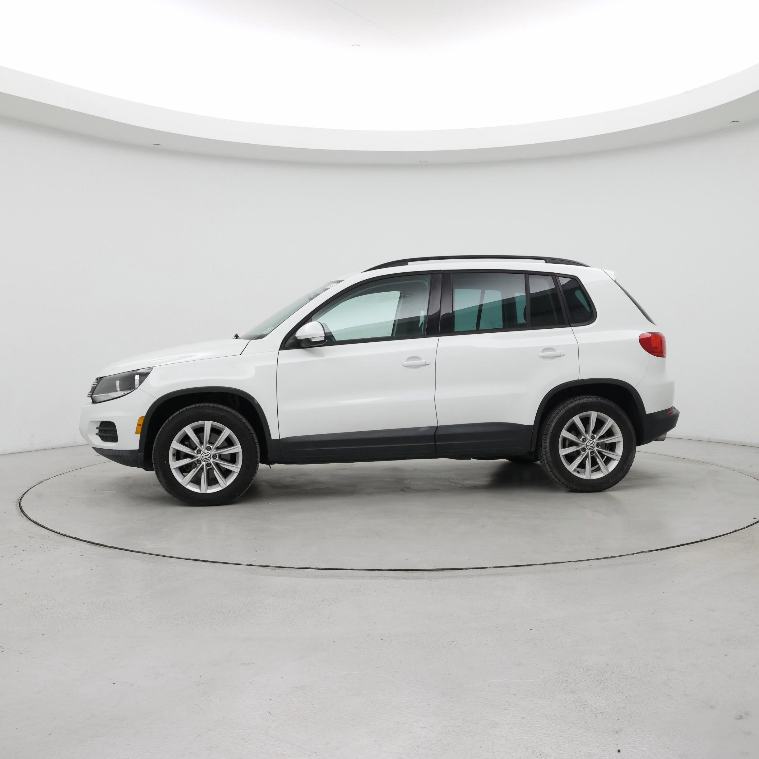 Thumbnail: 2015 Volkswagen Tiguan - 3