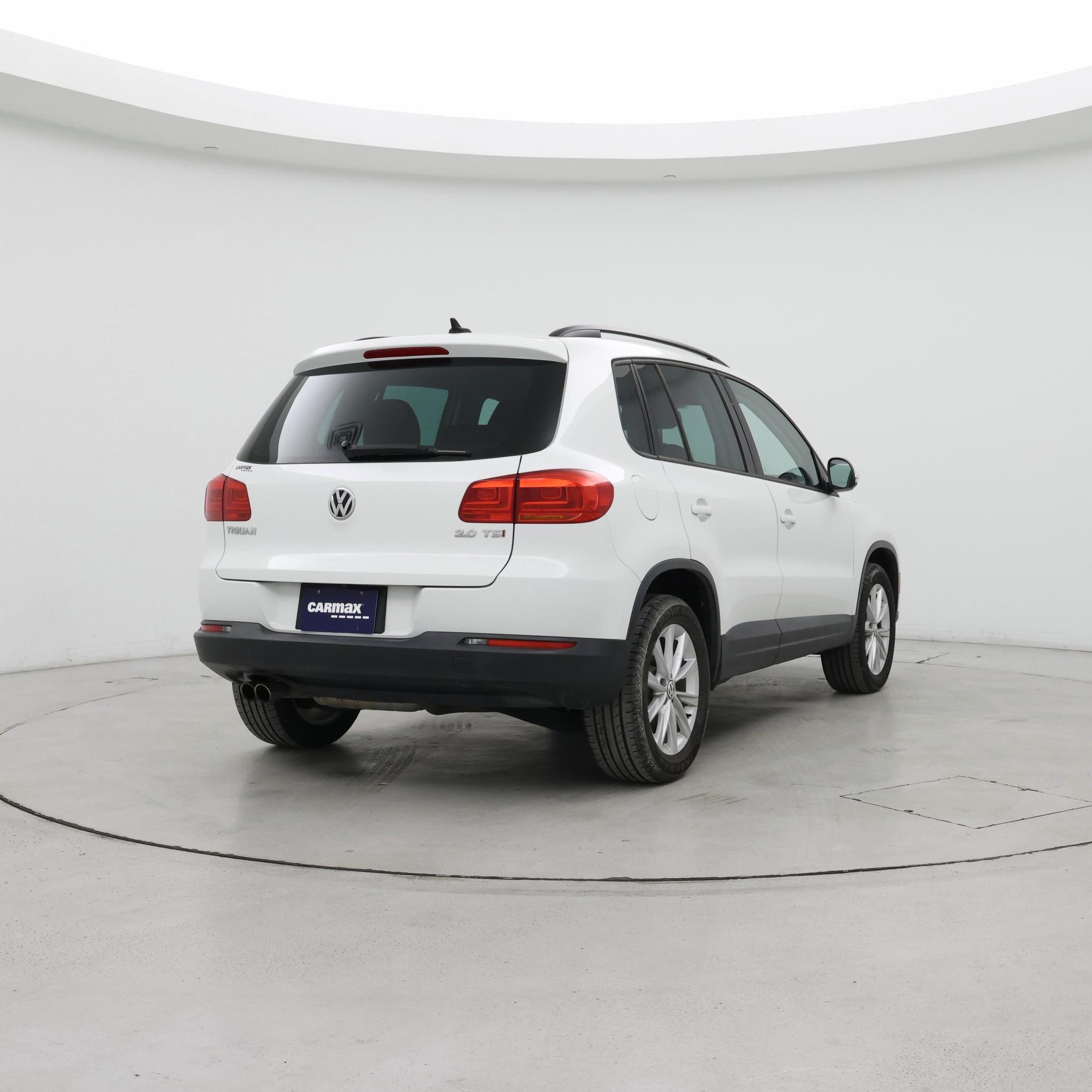 Thumbnail: 2015 Volkswagen Tiguan - 8