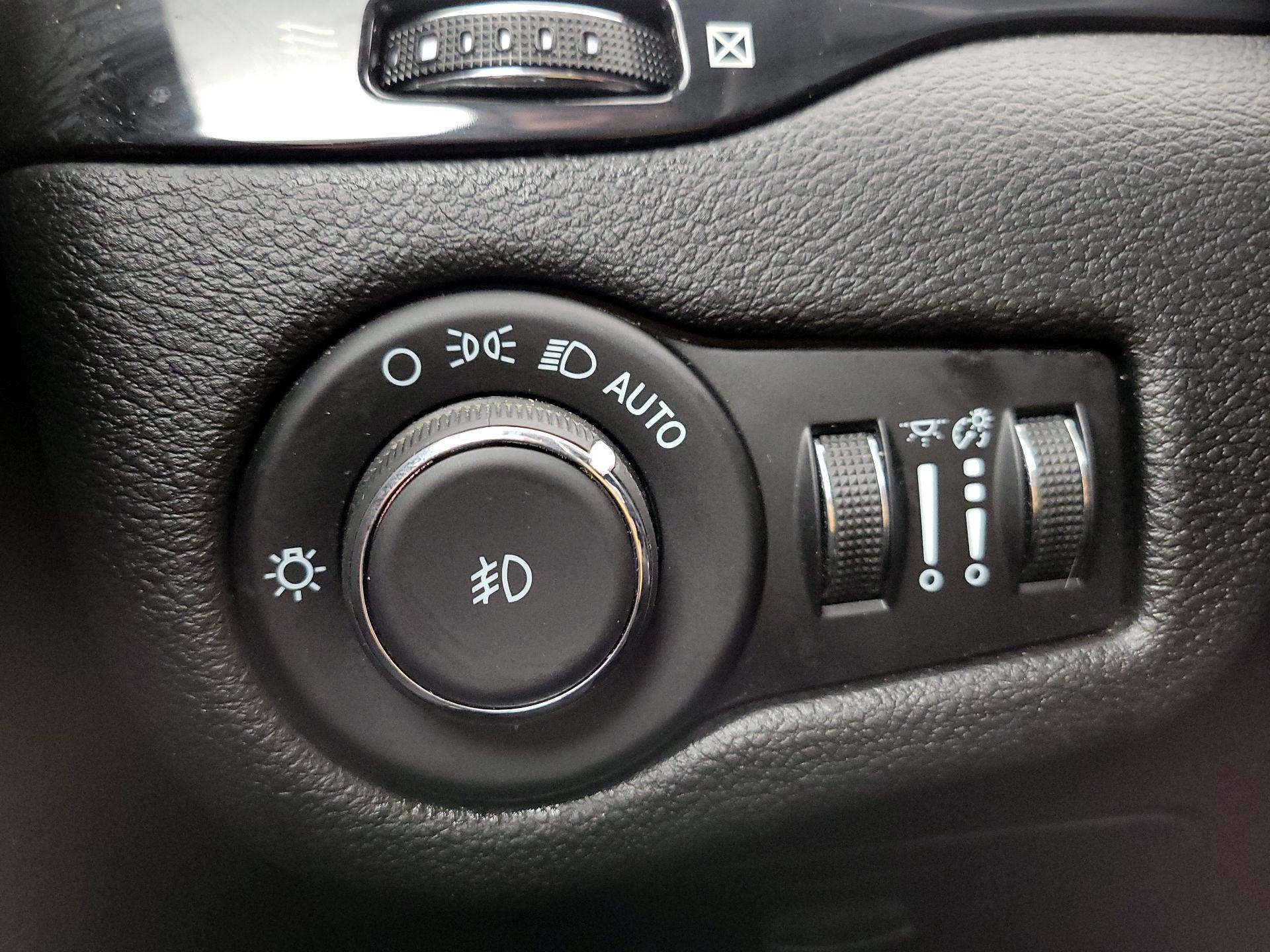 Thumbnail: 2021 Jeep Cherokee - 13