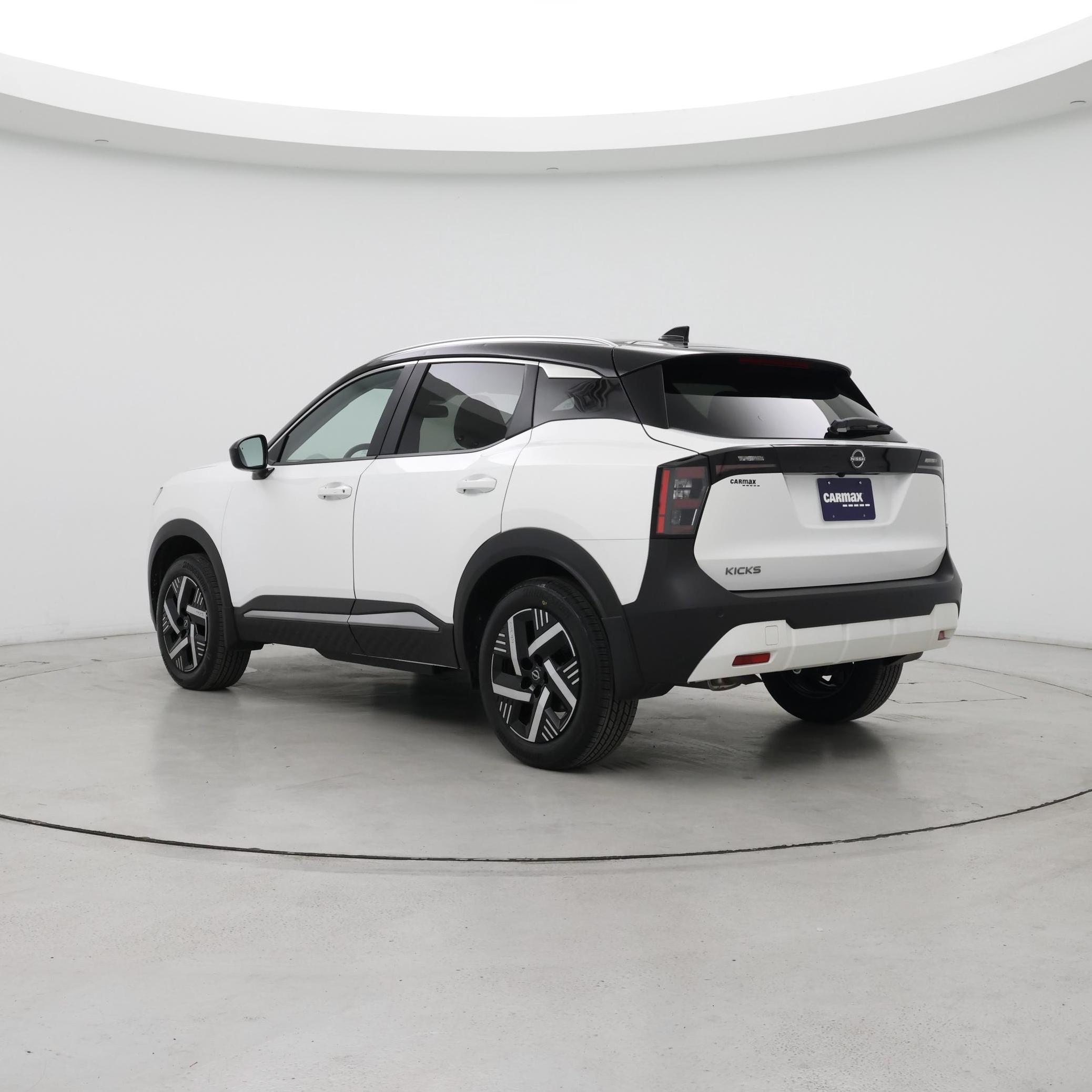 Thumbnail: 2025 Nissan Kicks - 2