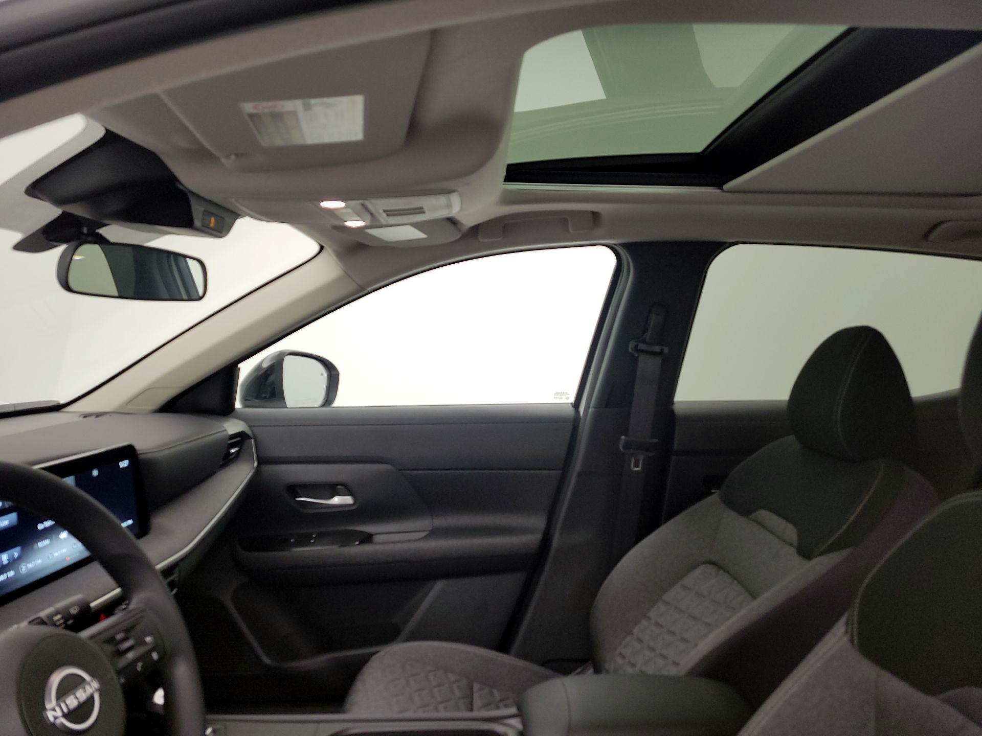 Thumbnail: 2025 Nissan Kicks - 19