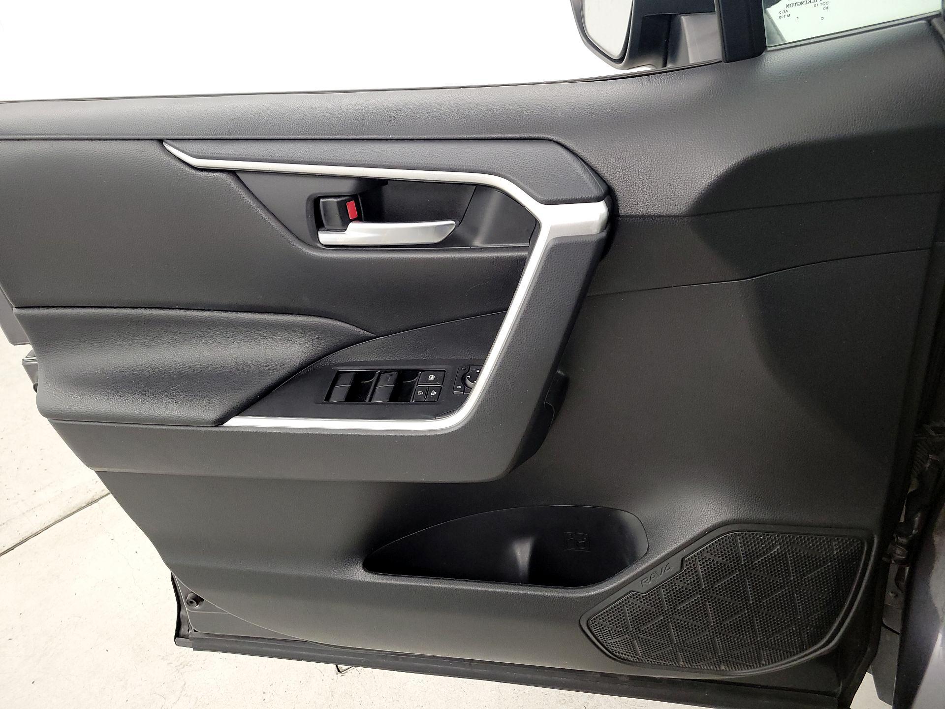 Thumbnail: 2021 Toyota RAV4 - 12