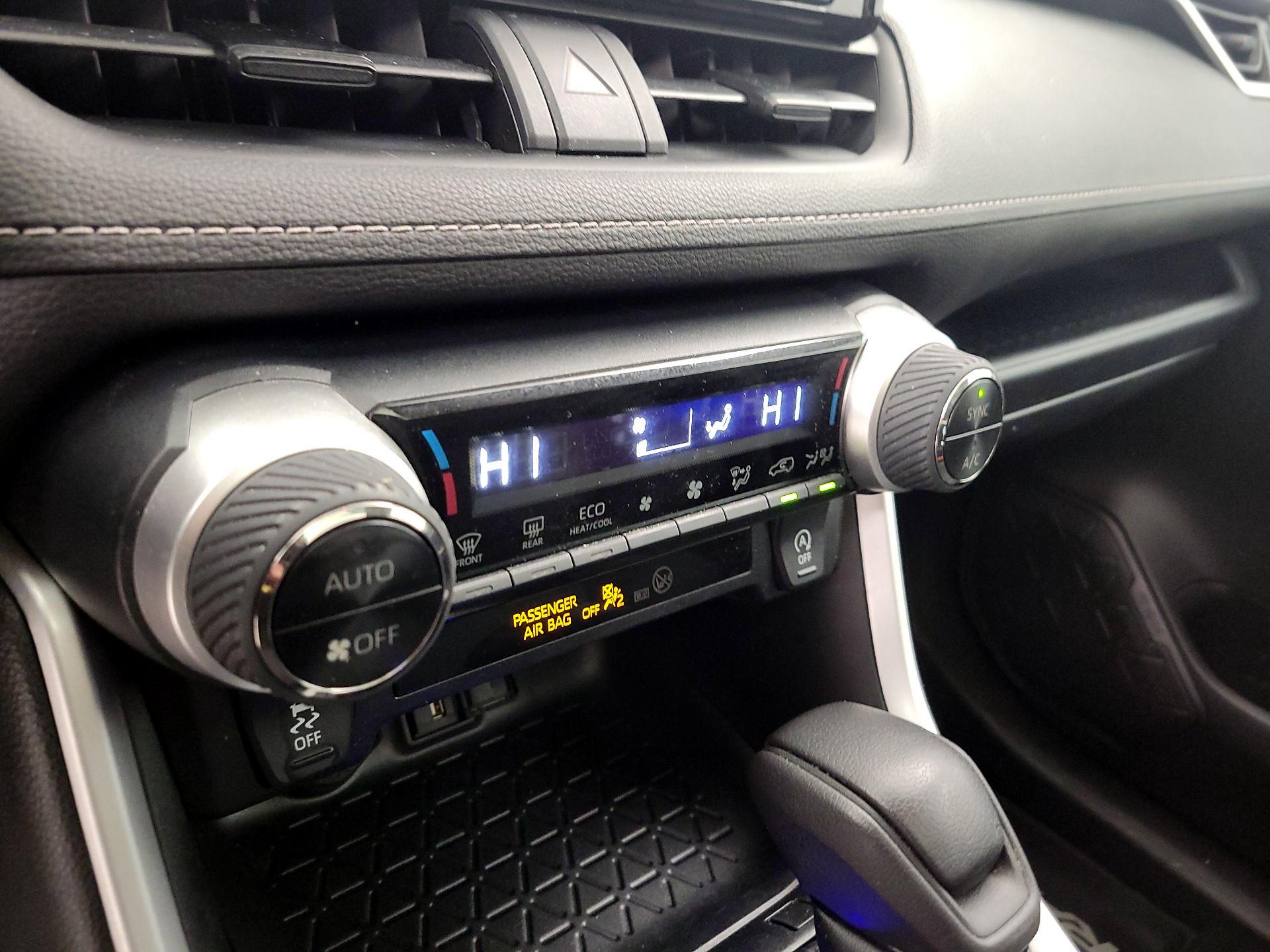 Thumbnail: 2021 Toyota RAV4 - 16