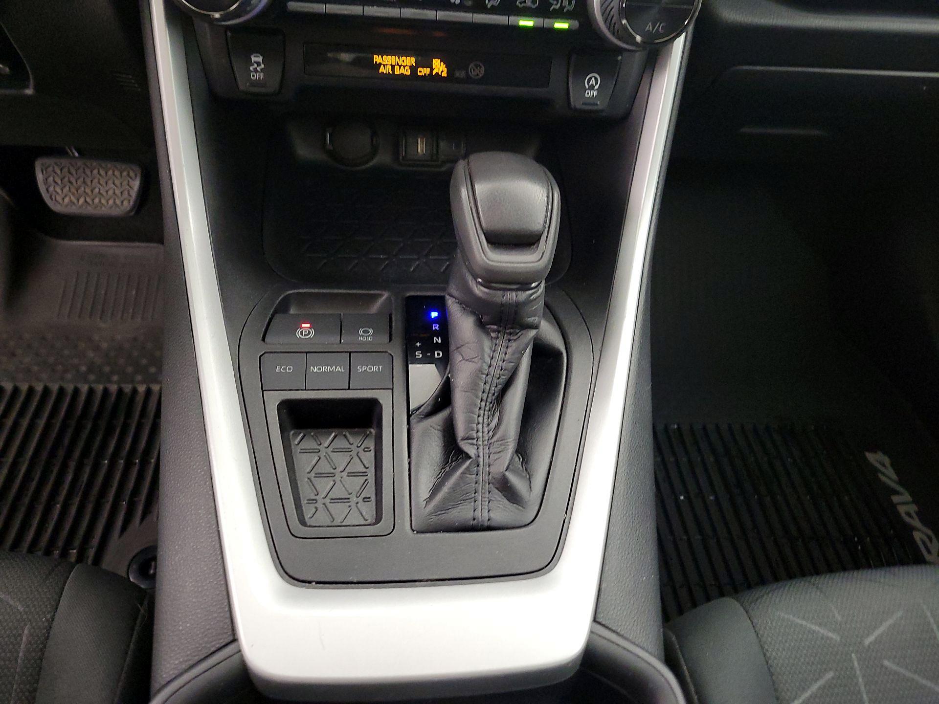 Thumbnail: 2021 Toyota RAV4 - 17