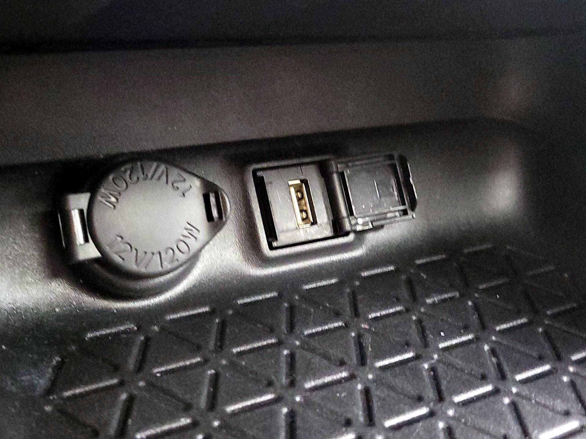 Thumbnail: 2021 Toyota RAV4 - 18