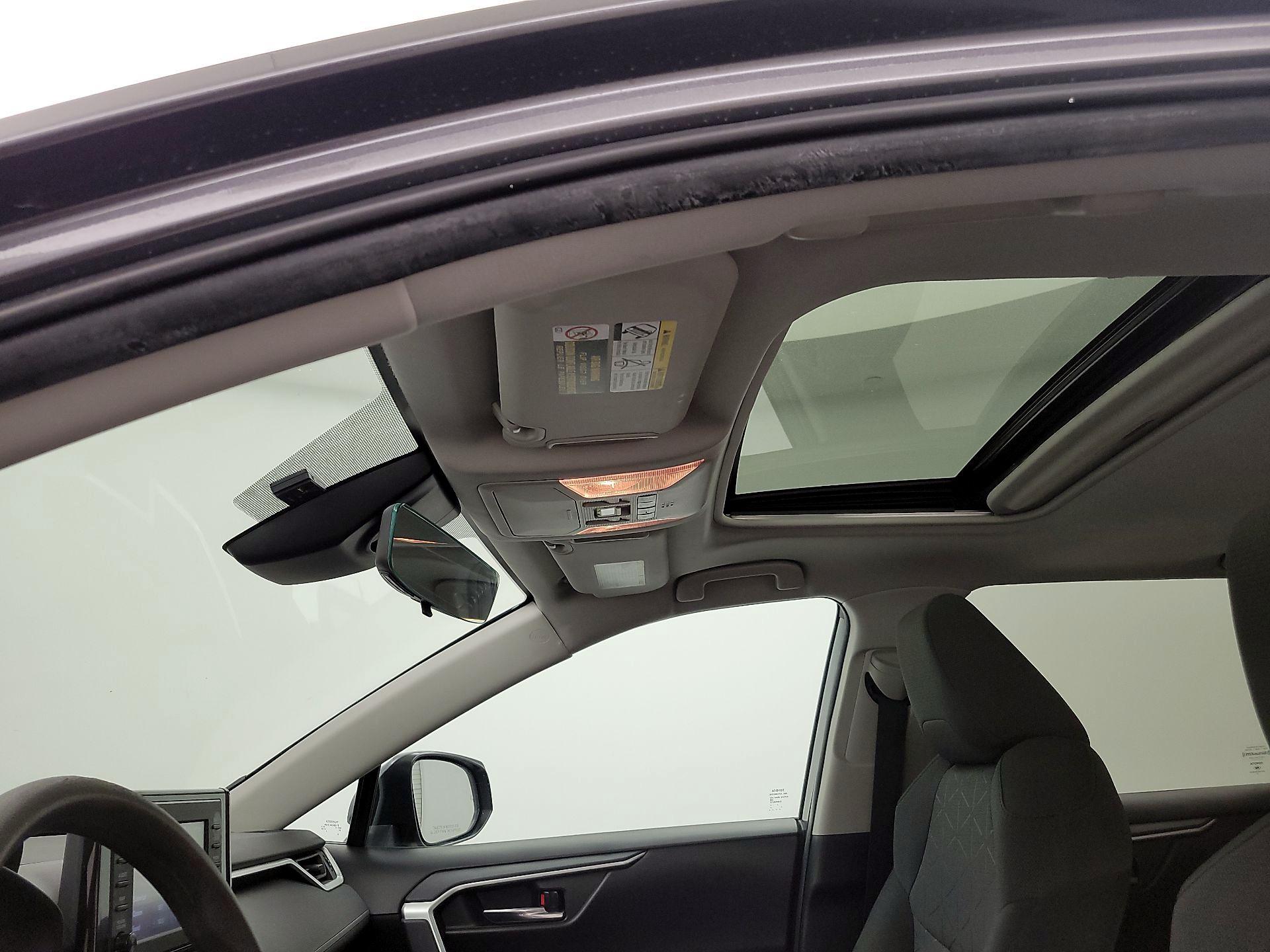 Thumbnail: 2021 Toyota RAV4 - 19