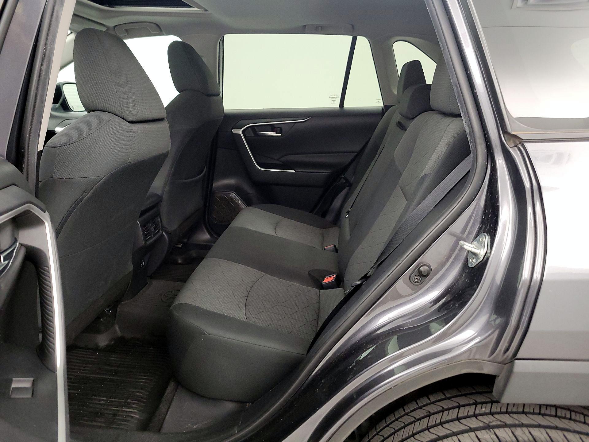 Thumbnail: 2021 Toyota RAV4 - 20