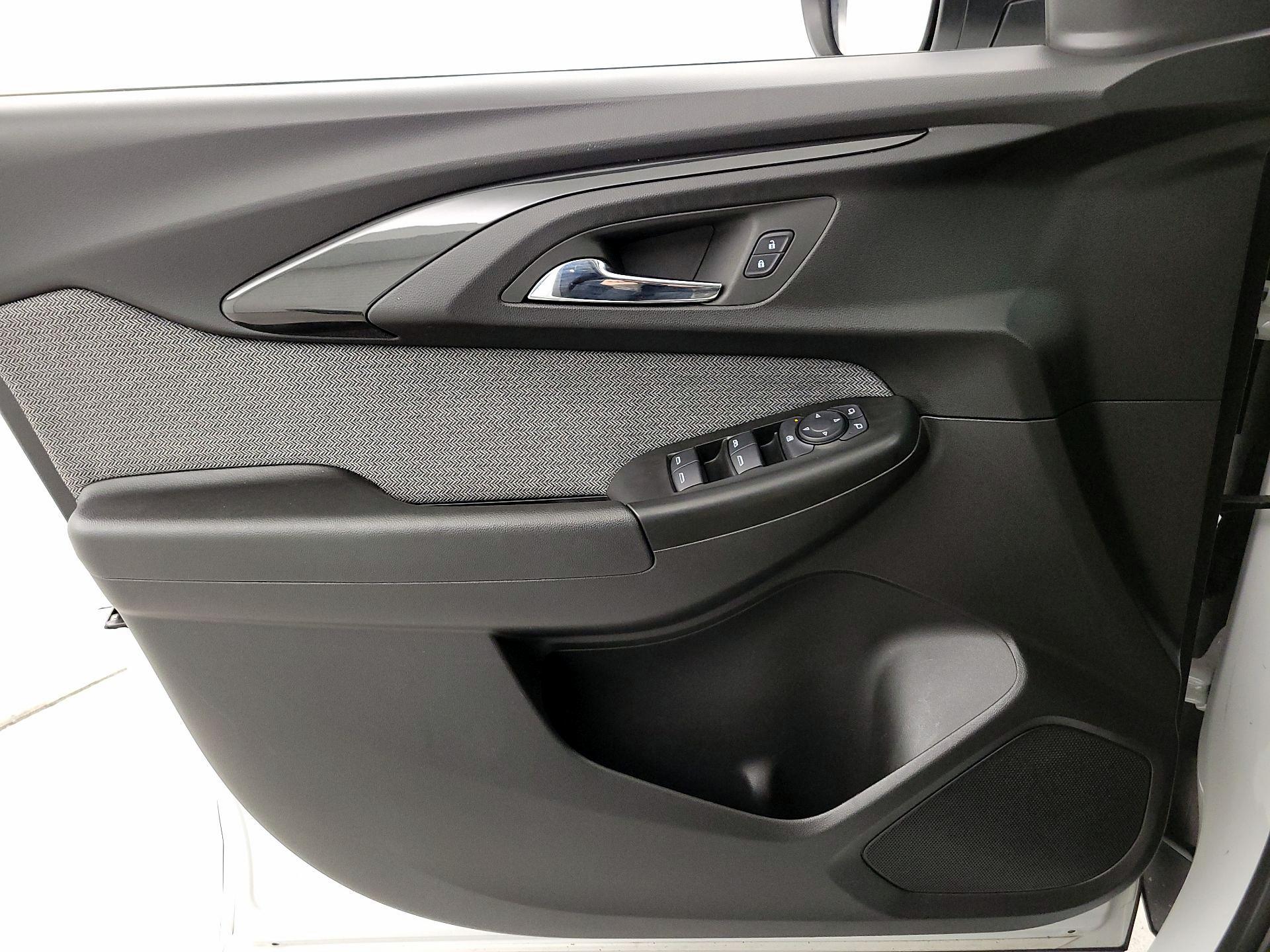 Thumbnail: 2023 Chevrolet TrailBlazer - 12