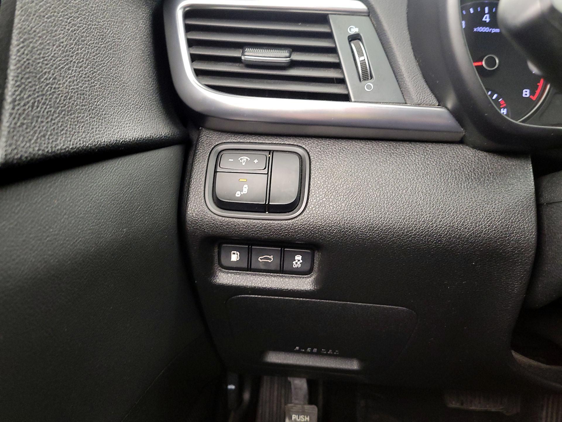 Thumbnail: 2018 Kia Optima - 13