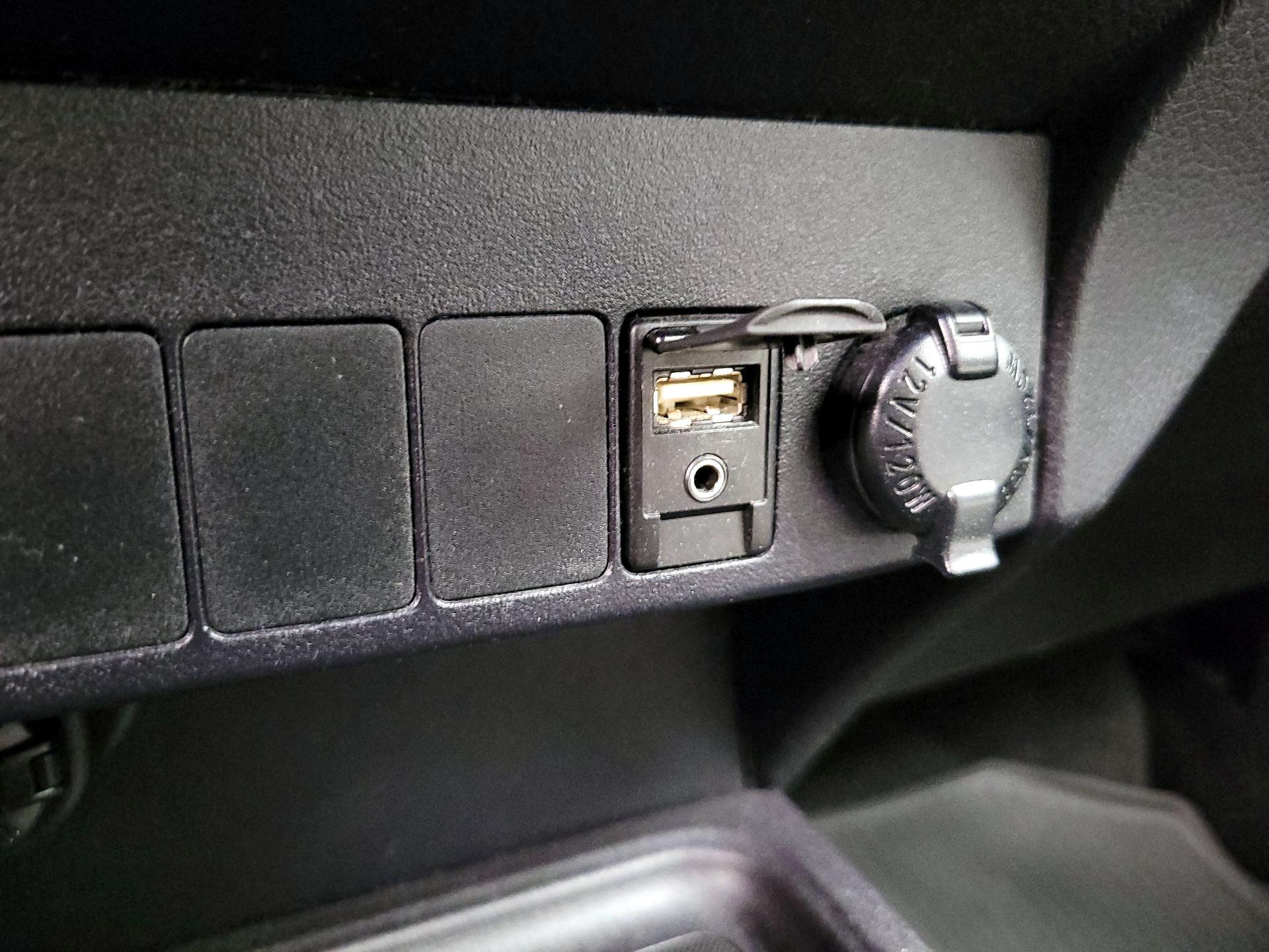 Thumbnail: 2017 Toyota RAV4 - 18