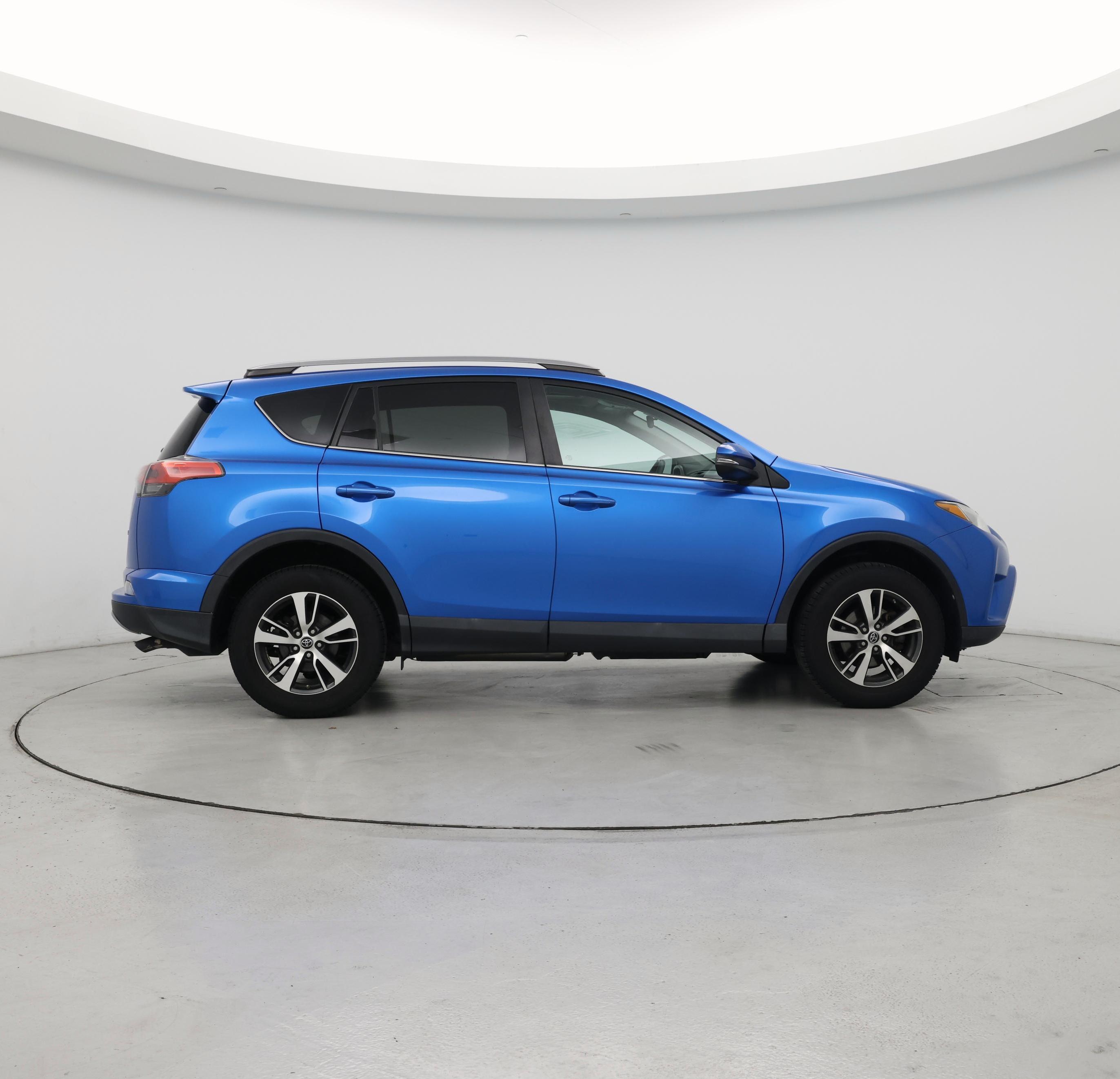 Thumbnail: 2017 Toyota RAV4 - 7