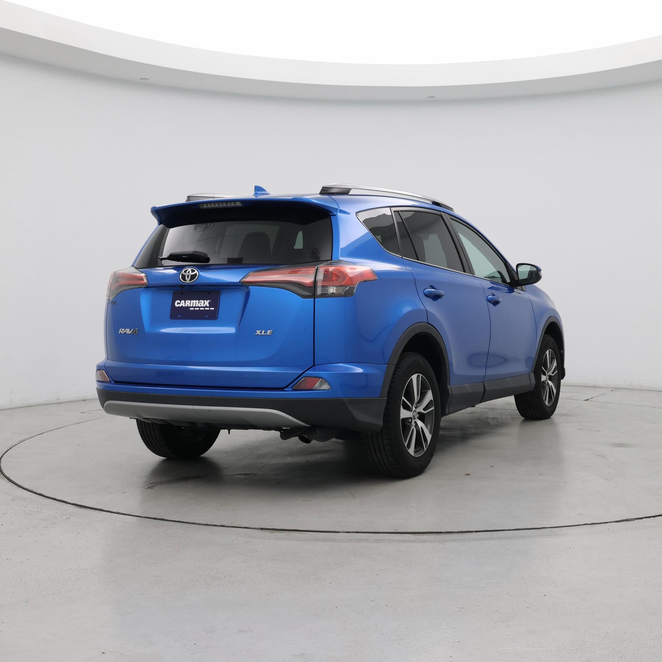 Thumbnail: 2017 Toyota RAV4 - 8