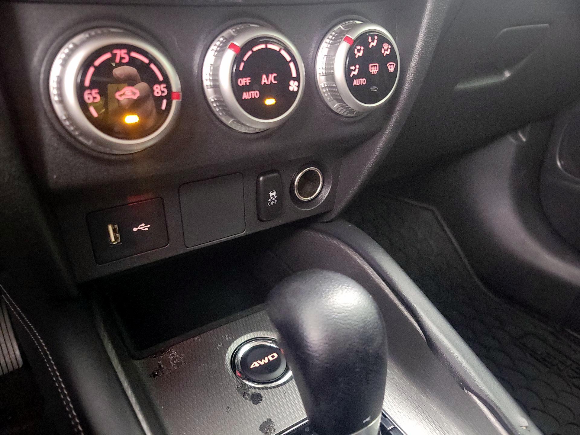 Thumbnail: 2024 Mitsubishi Outlander Sport - 18