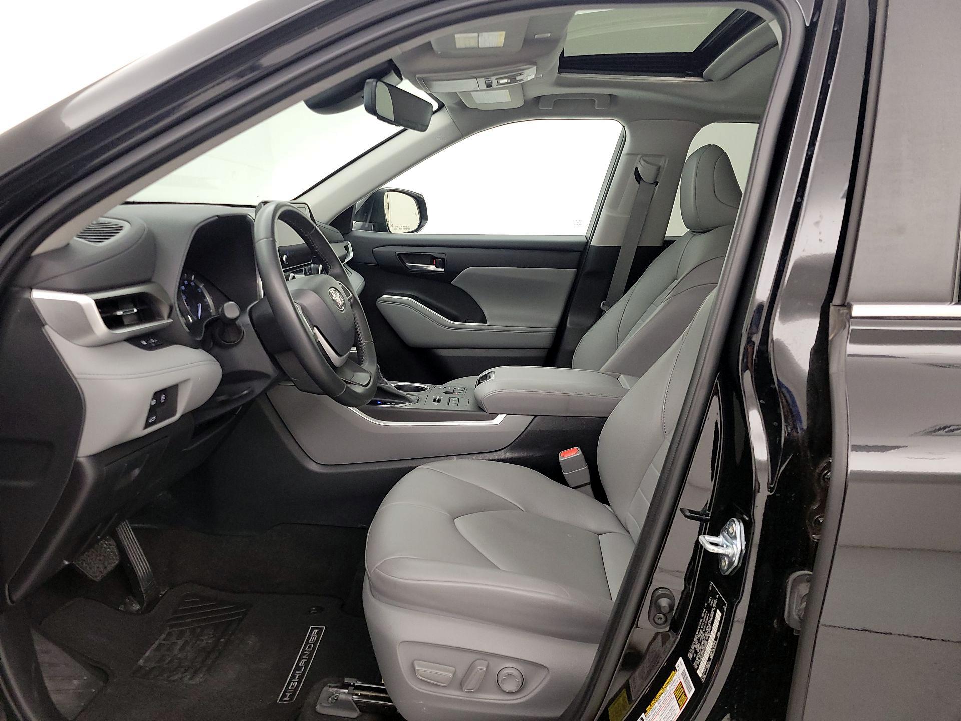 Thumbnail: 2023 Toyota Highlander - 11