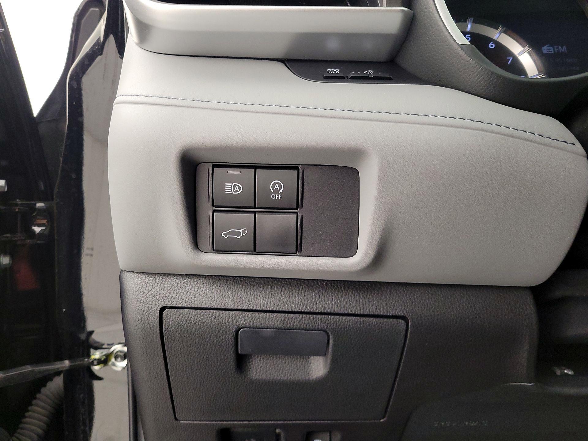 Thumbnail: 2023 Toyota Highlander - 13