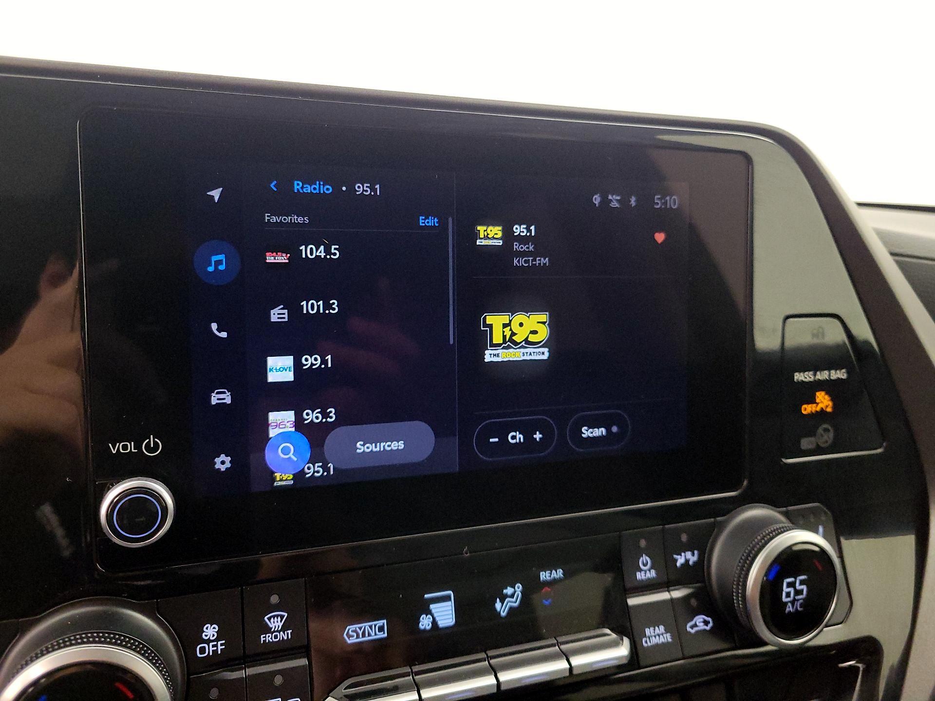 Thumbnail: 2023 Toyota Highlander - 15