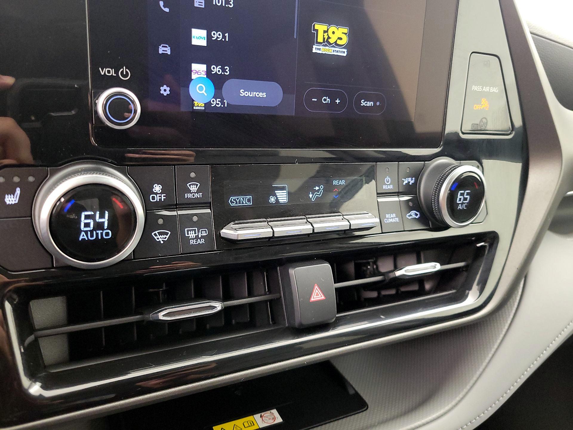 Thumbnail: 2023 Toyota Highlander - 16