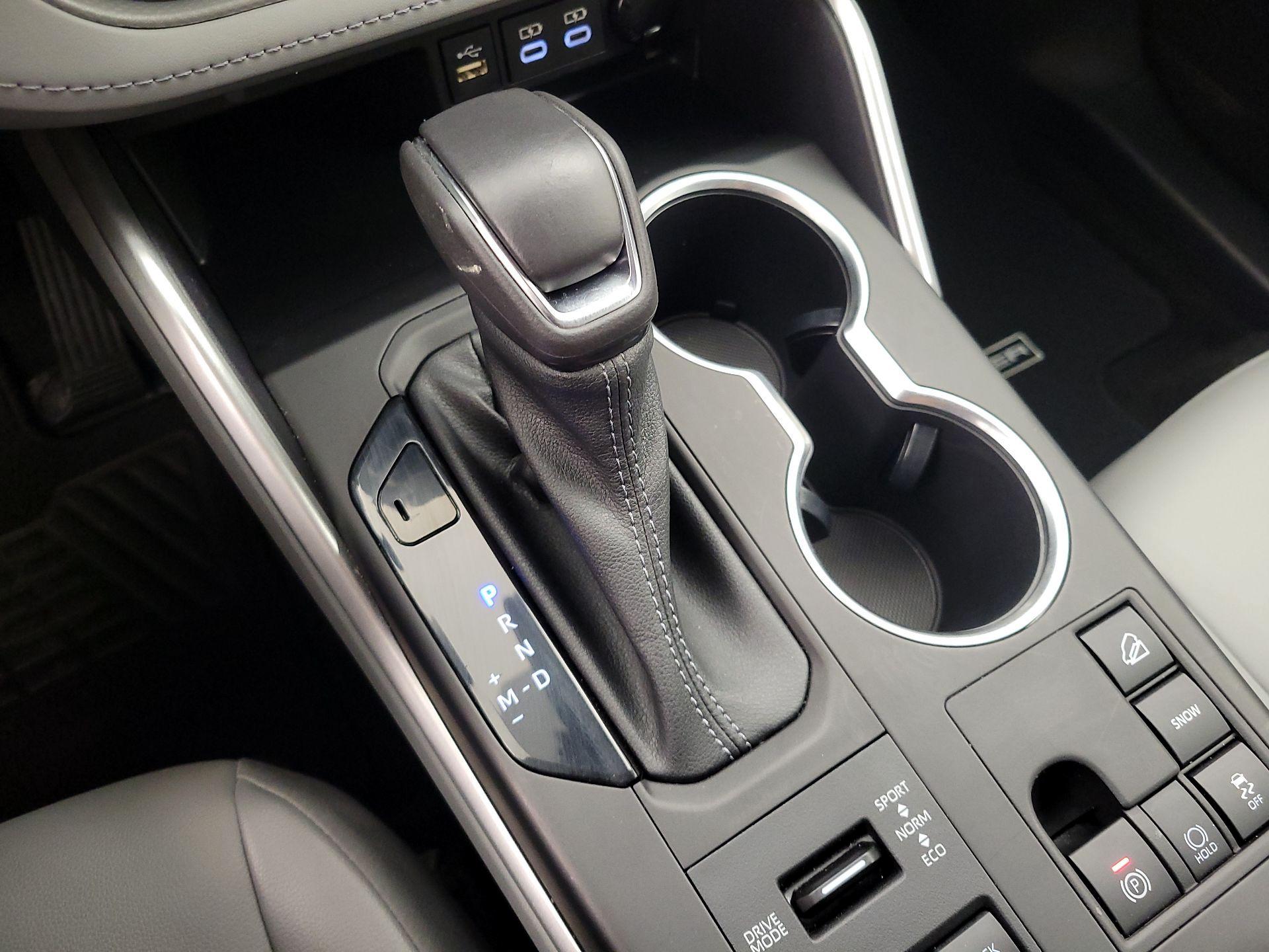 Thumbnail: 2023 Toyota Highlander - 17