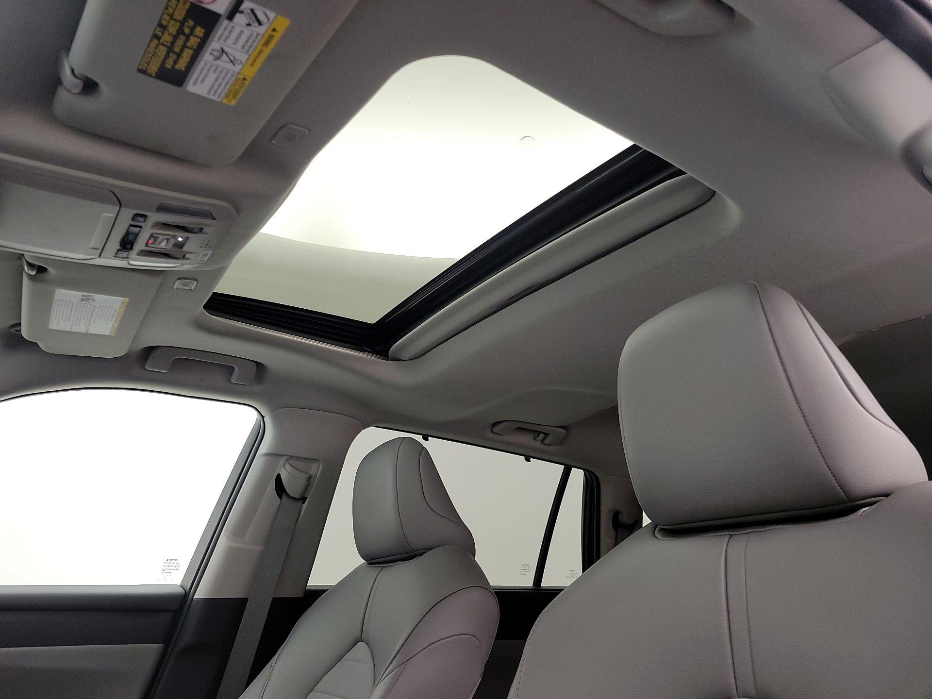 Thumbnail: 2023 Toyota Highlander - 19