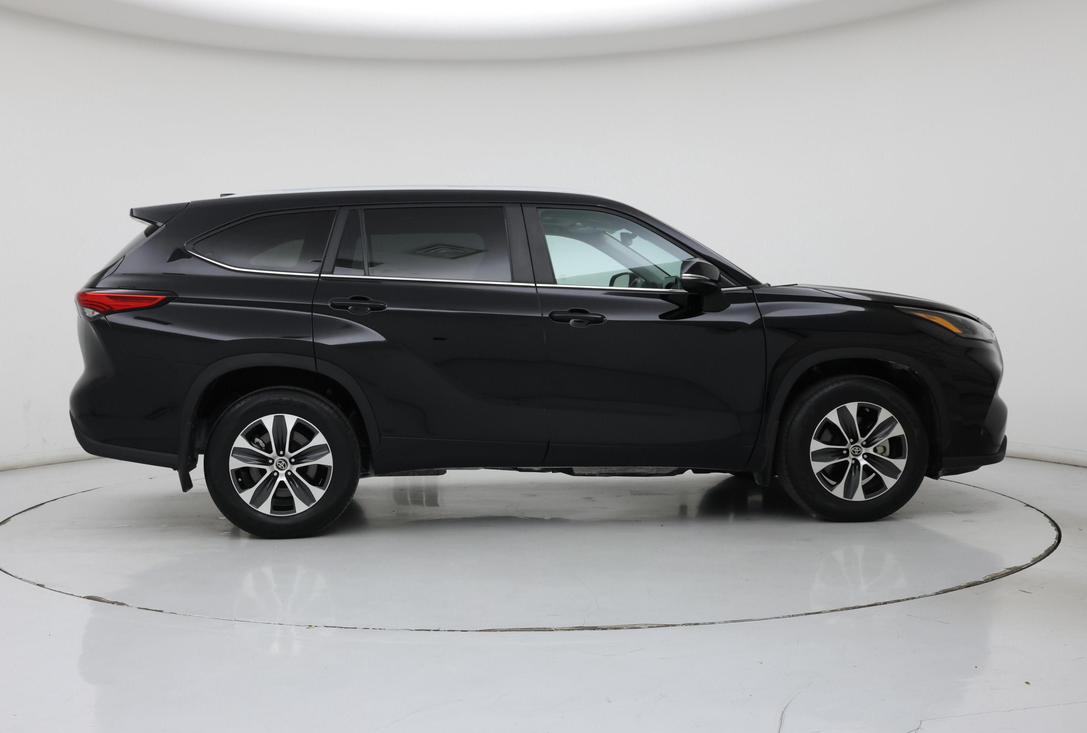 Thumbnail: 2023 Toyota Highlander - 7