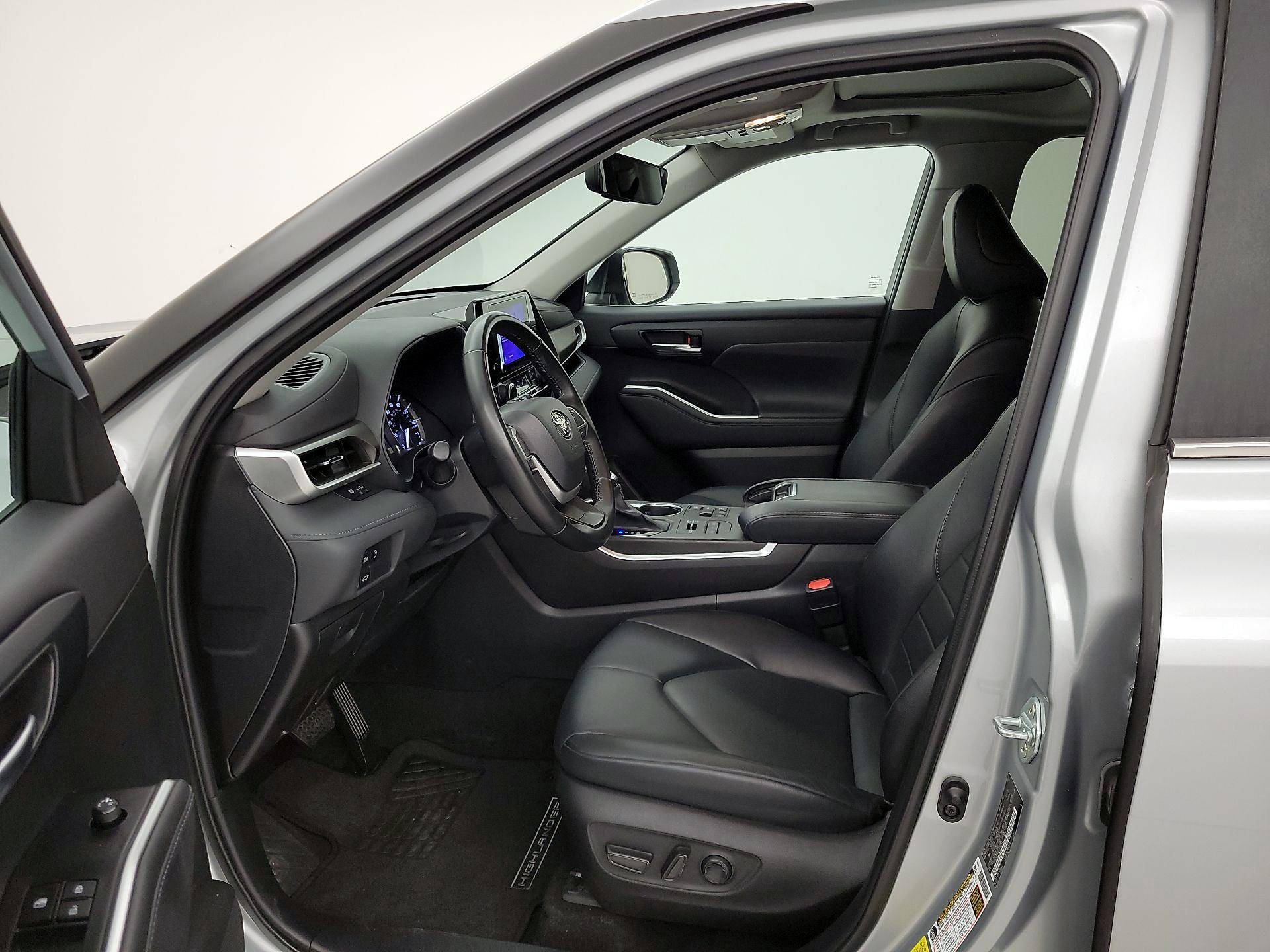 Thumbnail: 2023 Toyota Highlander - 11