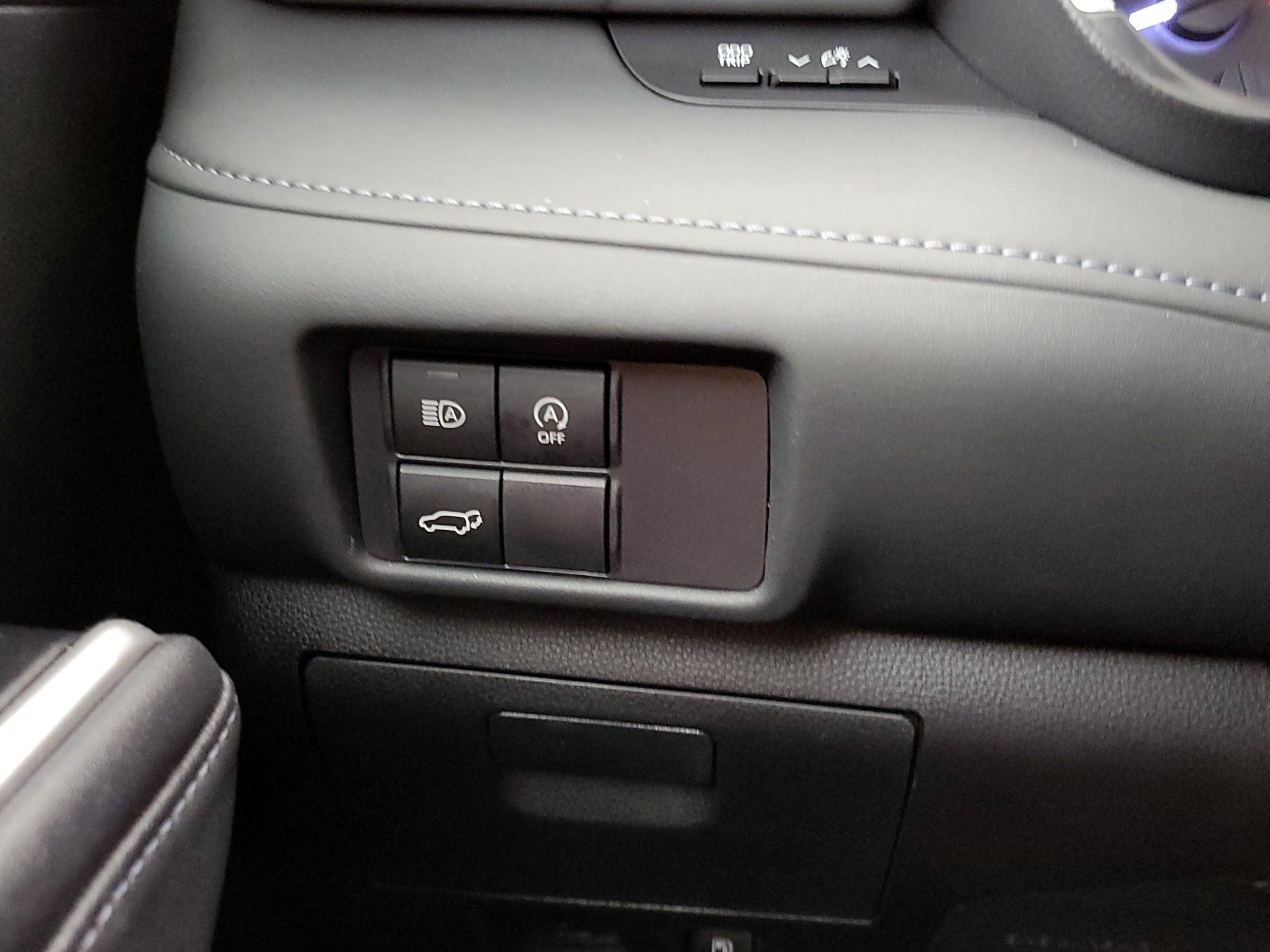 Thumbnail: 2023 Toyota Highlander - 13