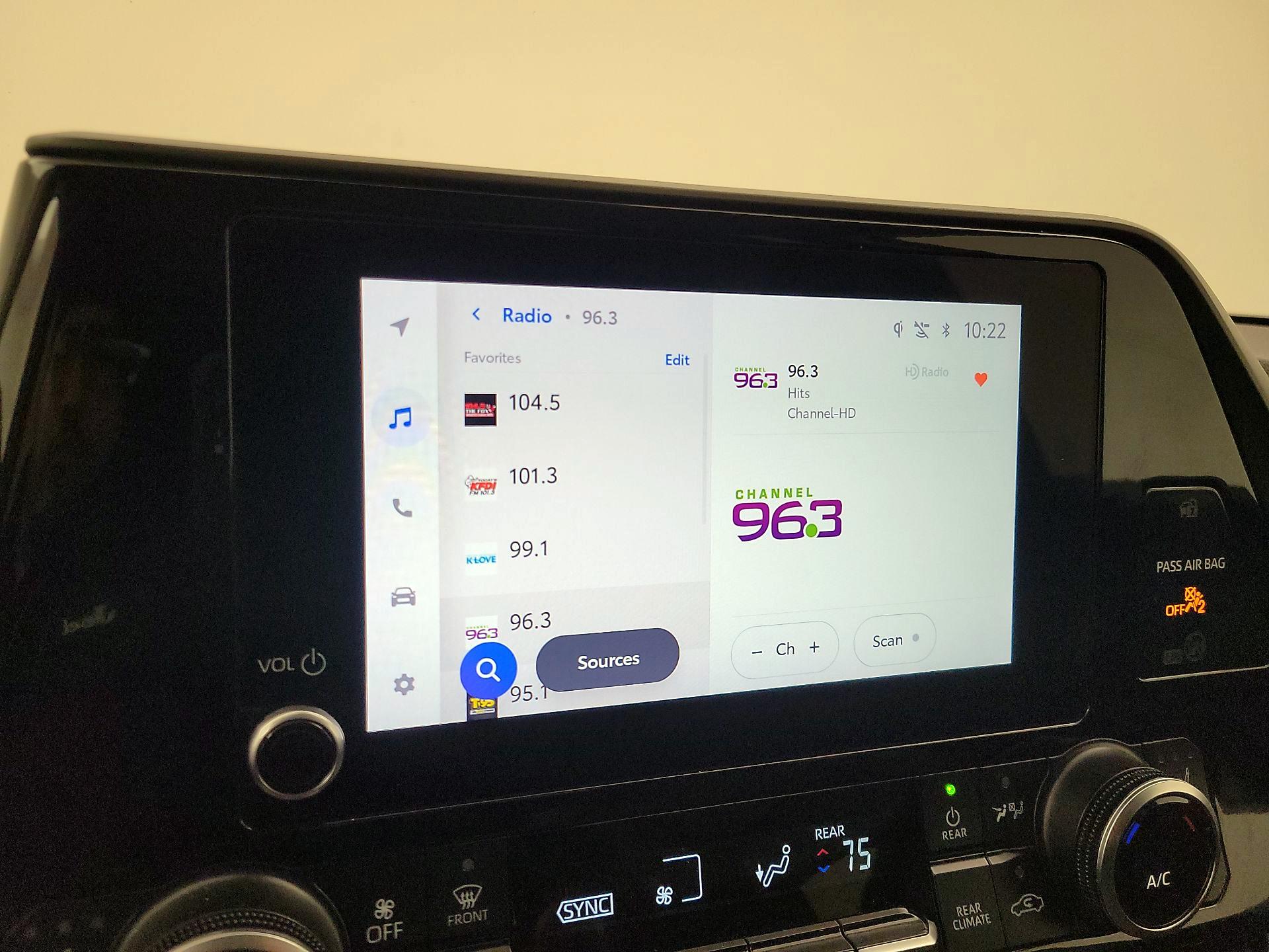 Thumbnail: 2023 Toyota Highlander - 15