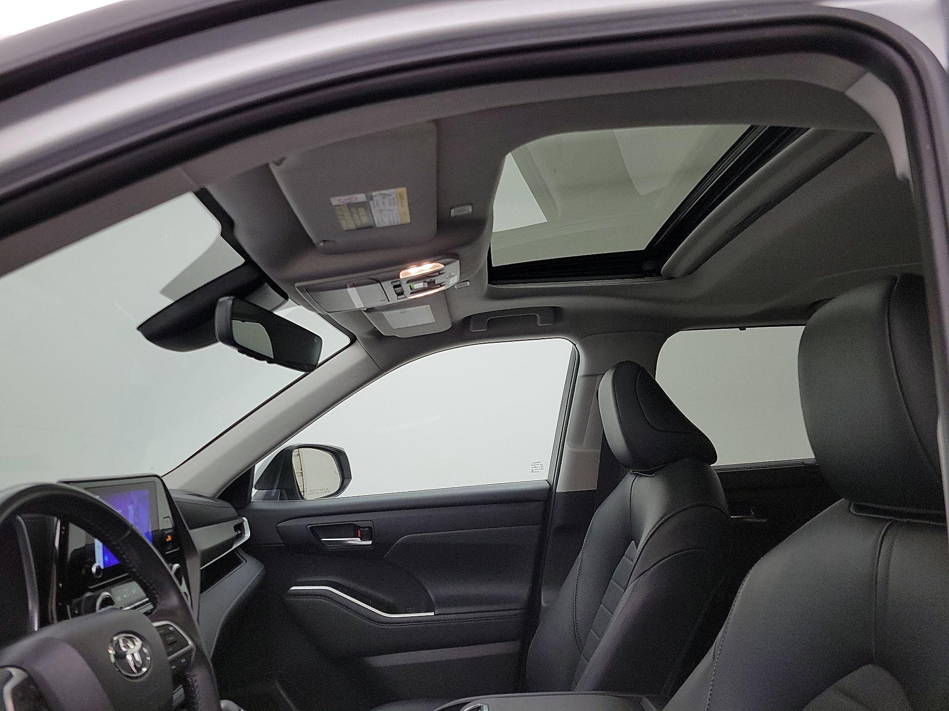 Thumbnail: 2023 Toyota Highlander - 19