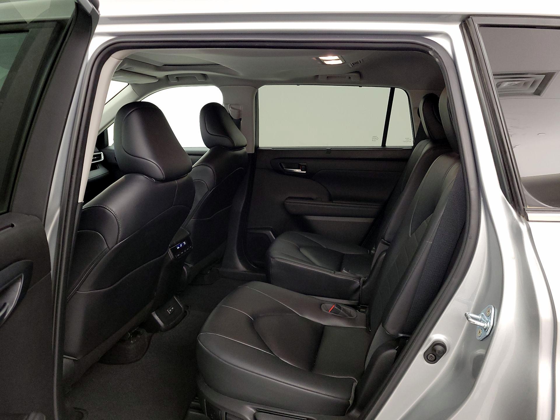 Thumbnail: 2023 Toyota Highlander - 20