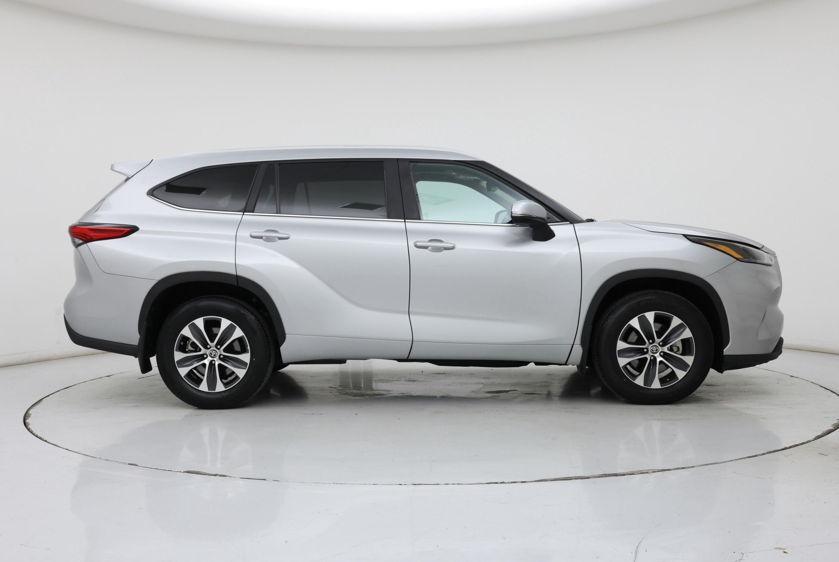 Thumbnail: 2023 Toyota Highlander - 7