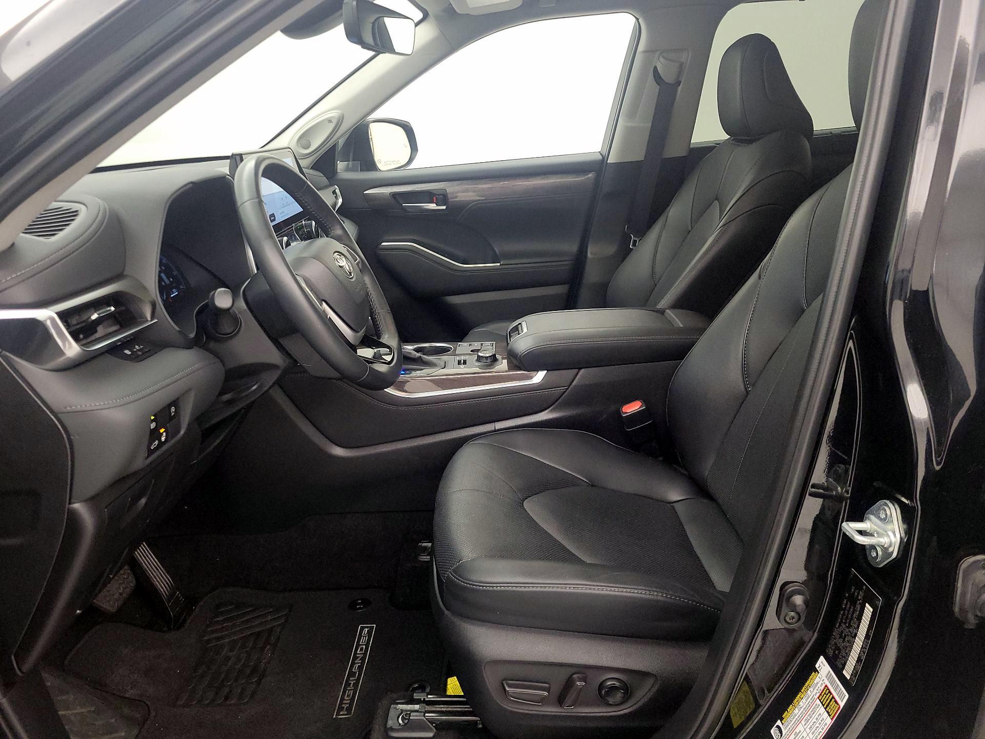 Thumbnail: 2024 Toyota Highlander - 11