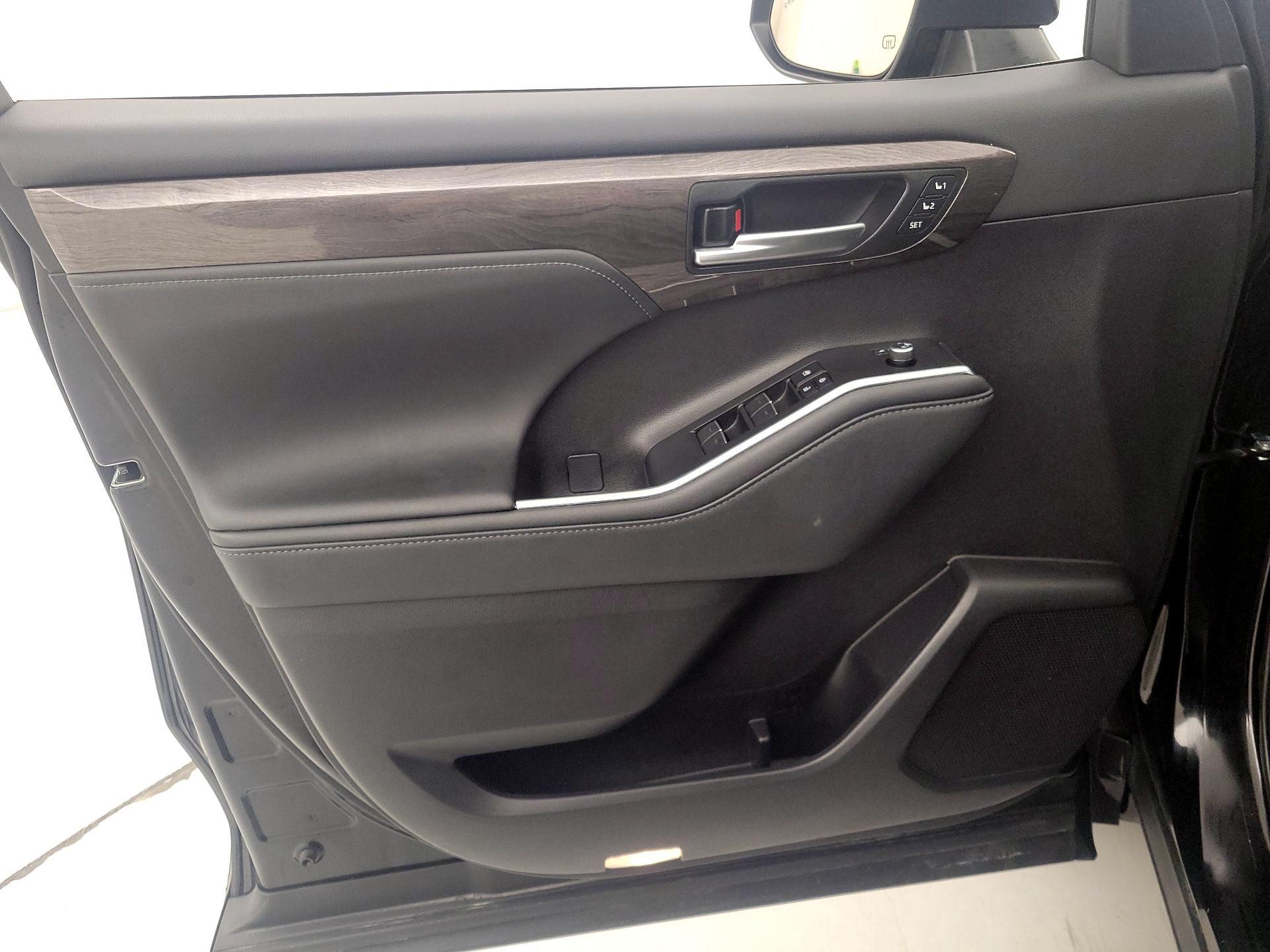 Thumbnail: 2024 Toyota Highlander - 12