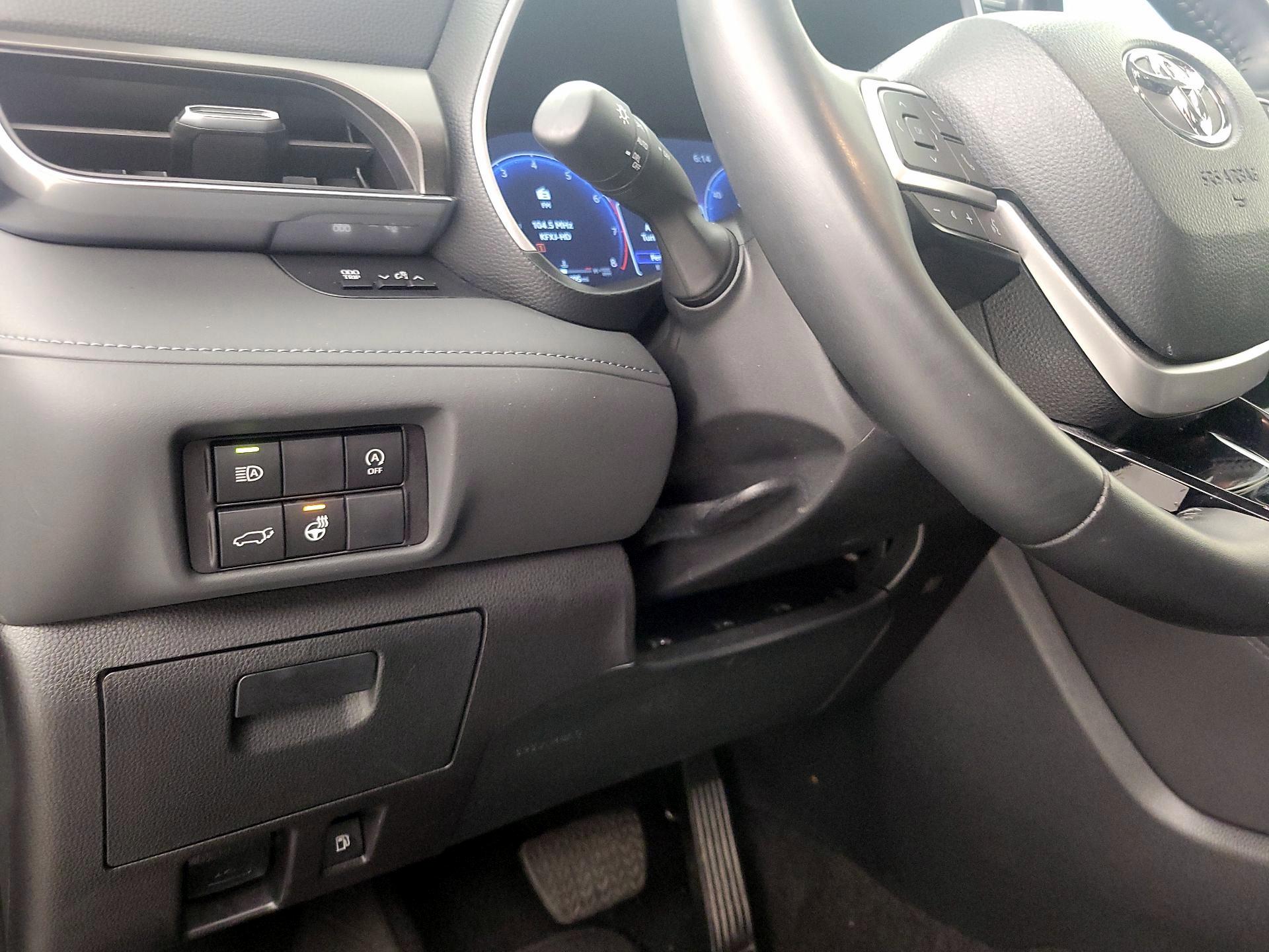 Thumbnail: 2024 Toyota Highlander - 13