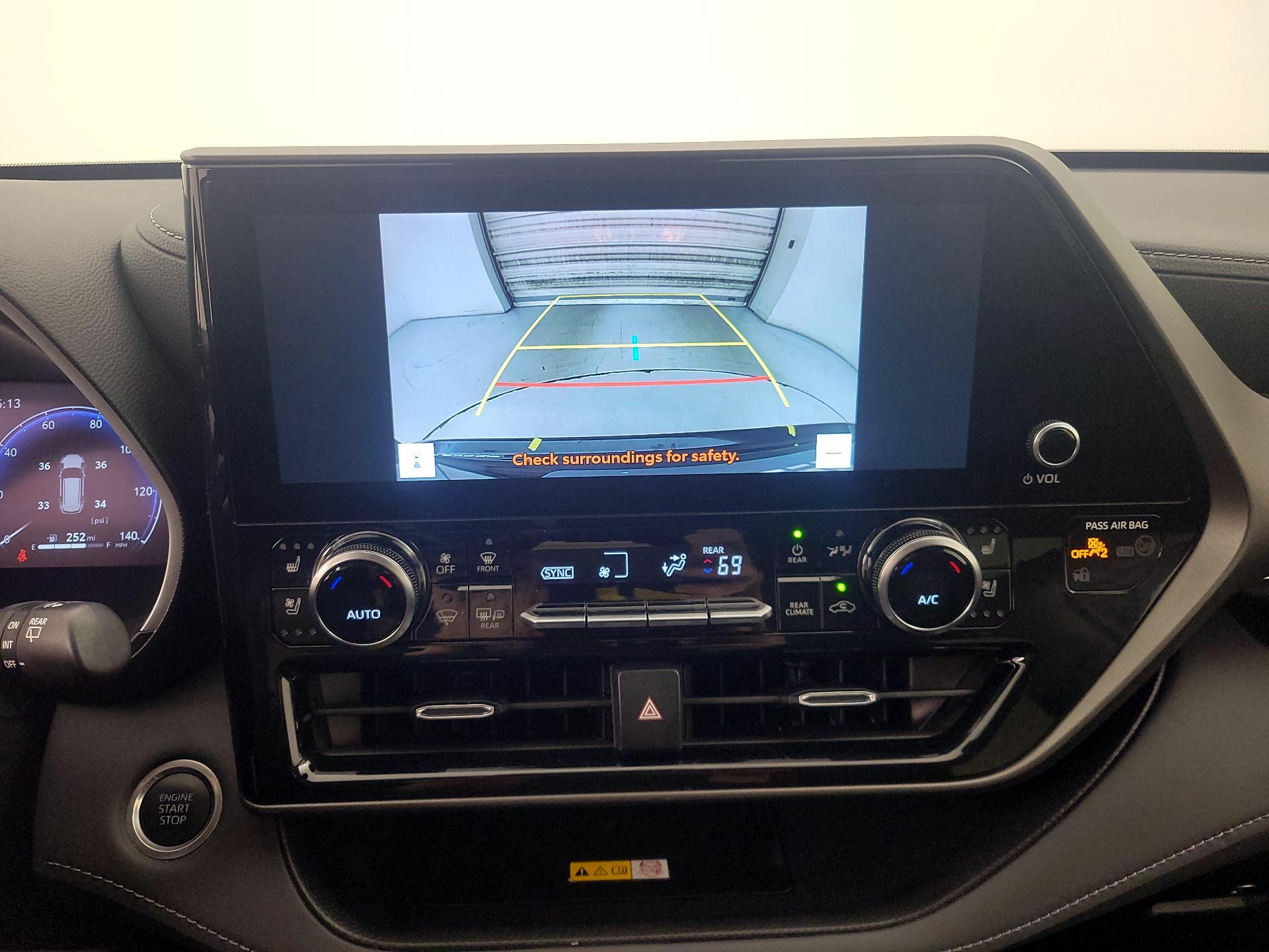 Thumbnail: 2024 Toyota Highlander - 14