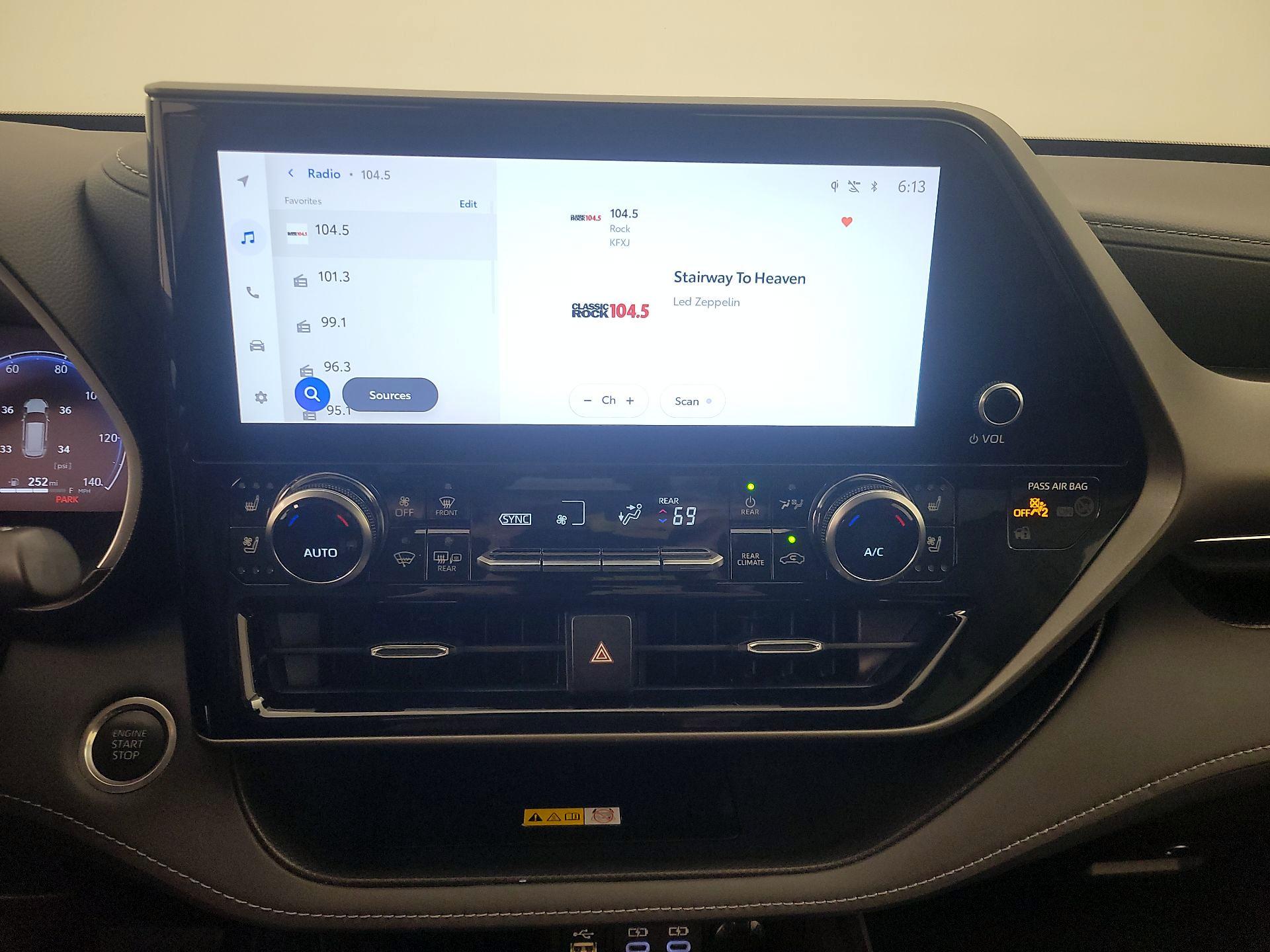 Thumbnail: 2024 Toyota Highlander - 15