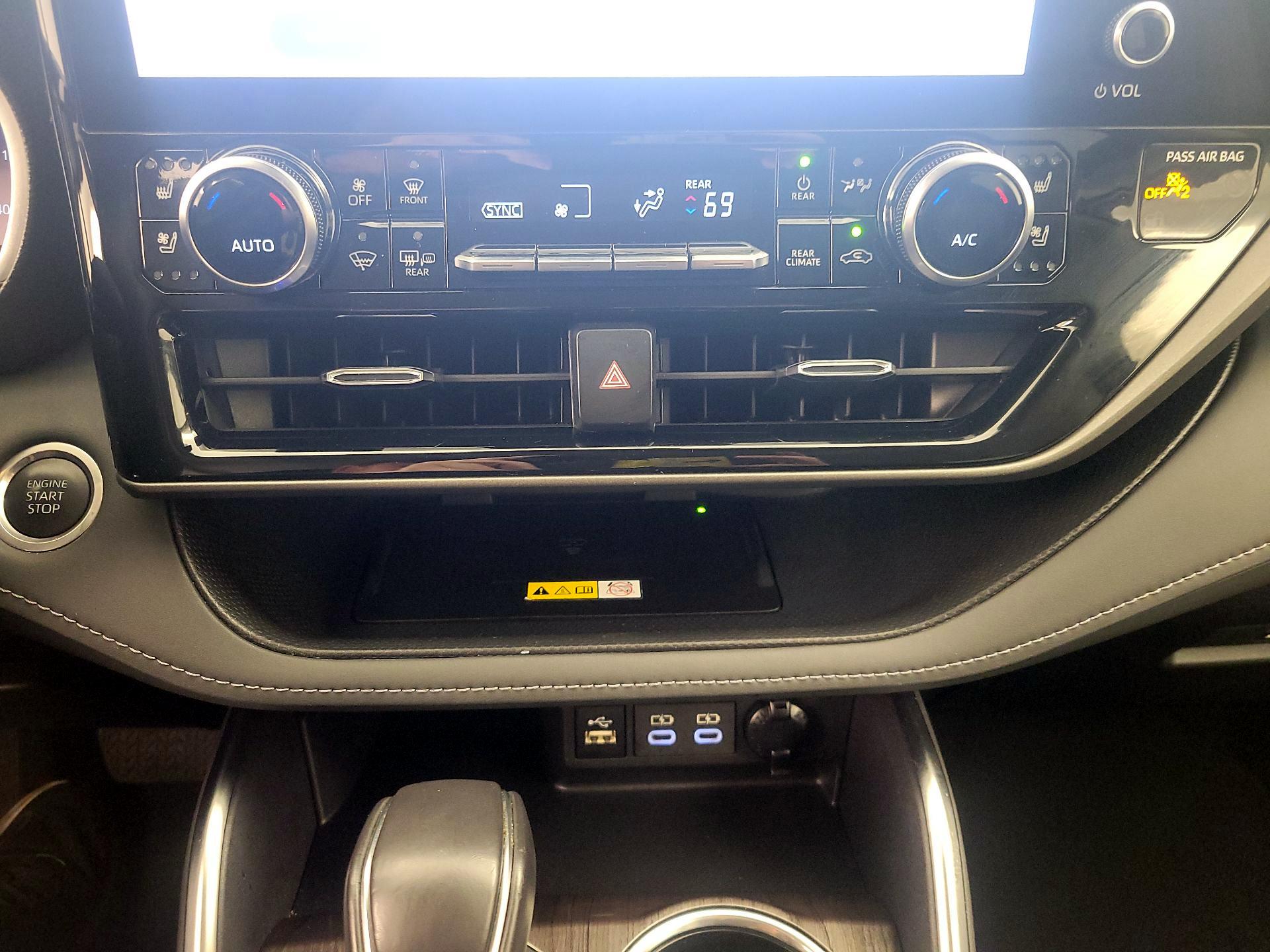 Thumbnail: 2024 Toyota Highlander - 16