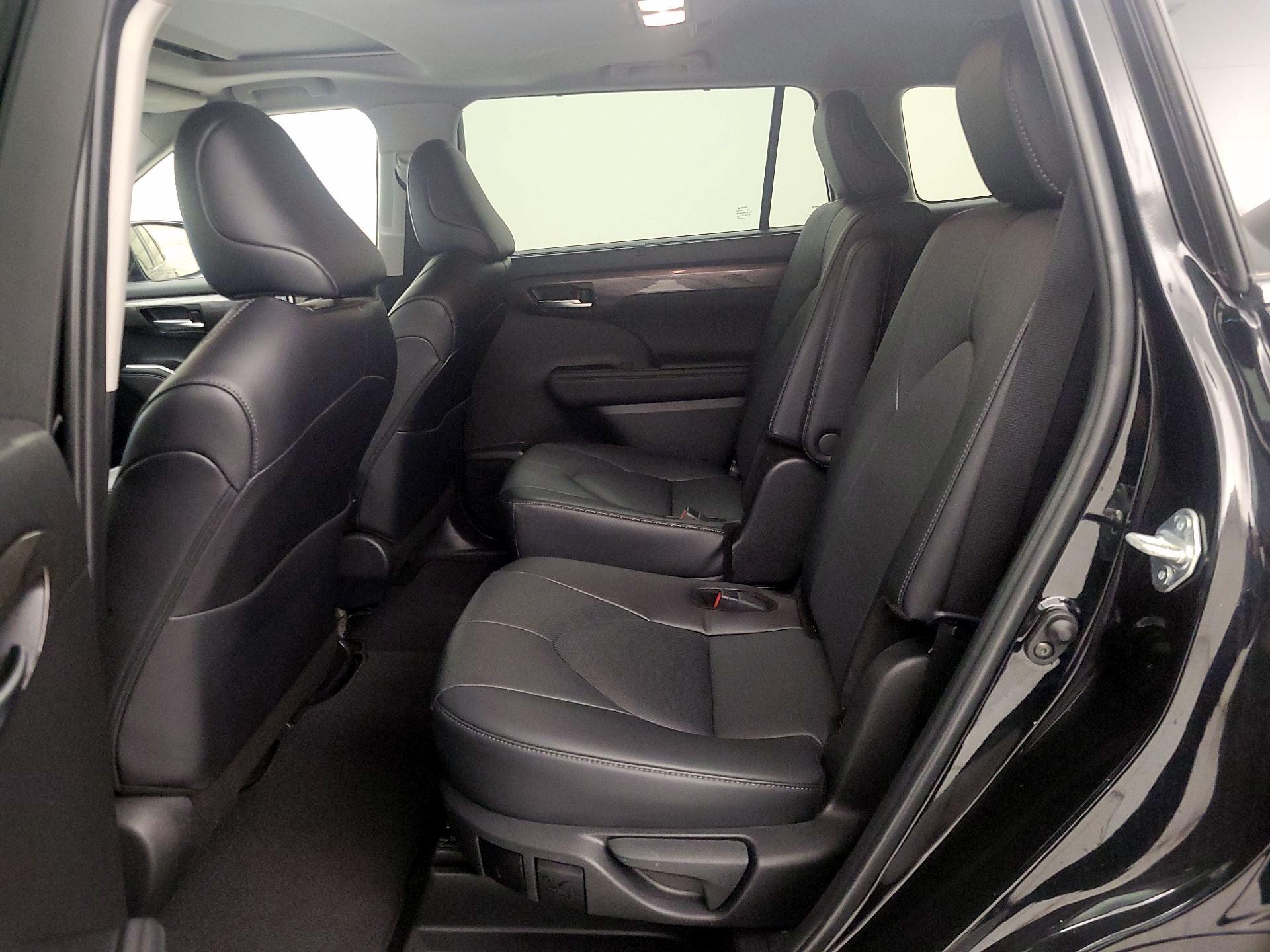 Thumbnail: 2024 Toyota Highlander - 20