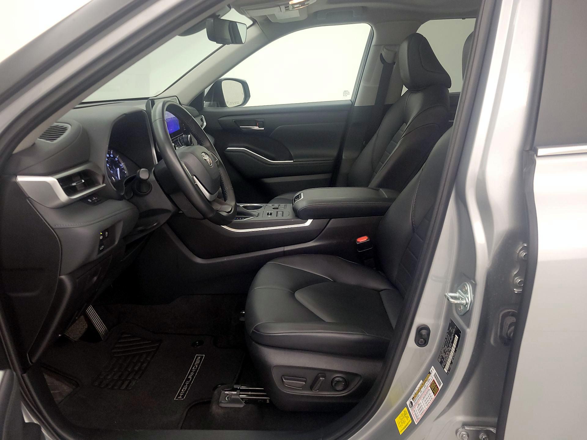 Thumbnail: 2023 Toyota Highlander - 11