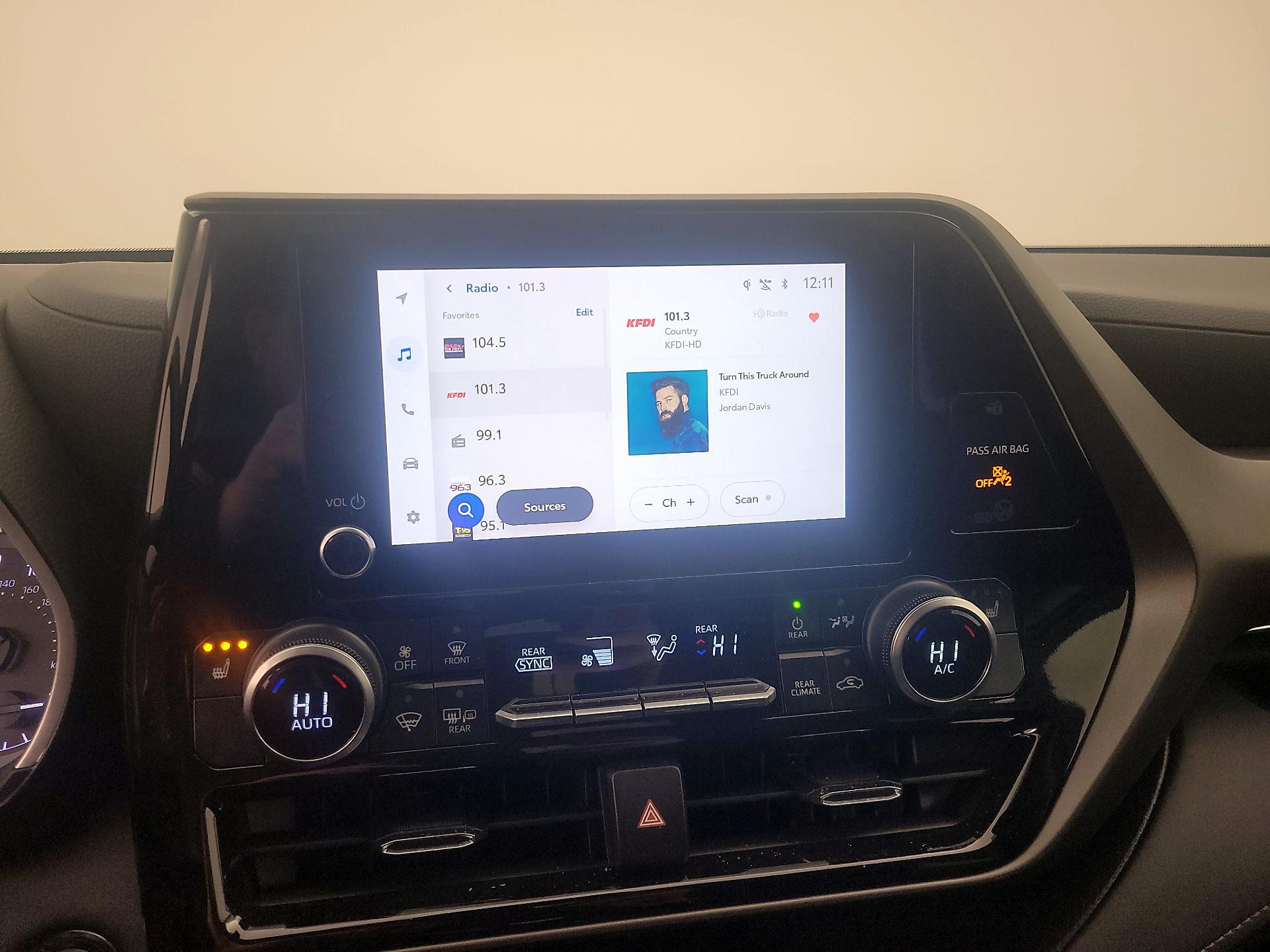 Thumbnail: 2023 Toyota Highlander - 15