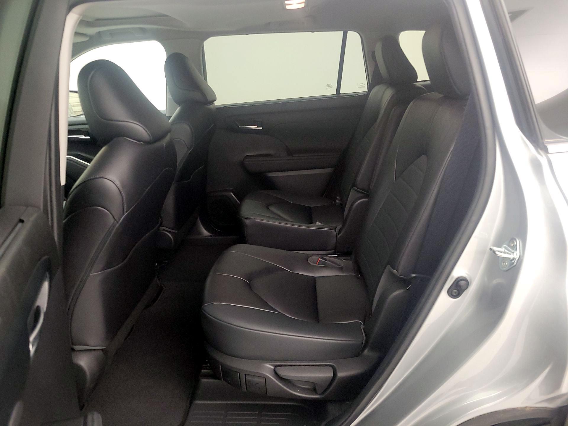 Thumbnail: 2023 Toyota Highlander - 20