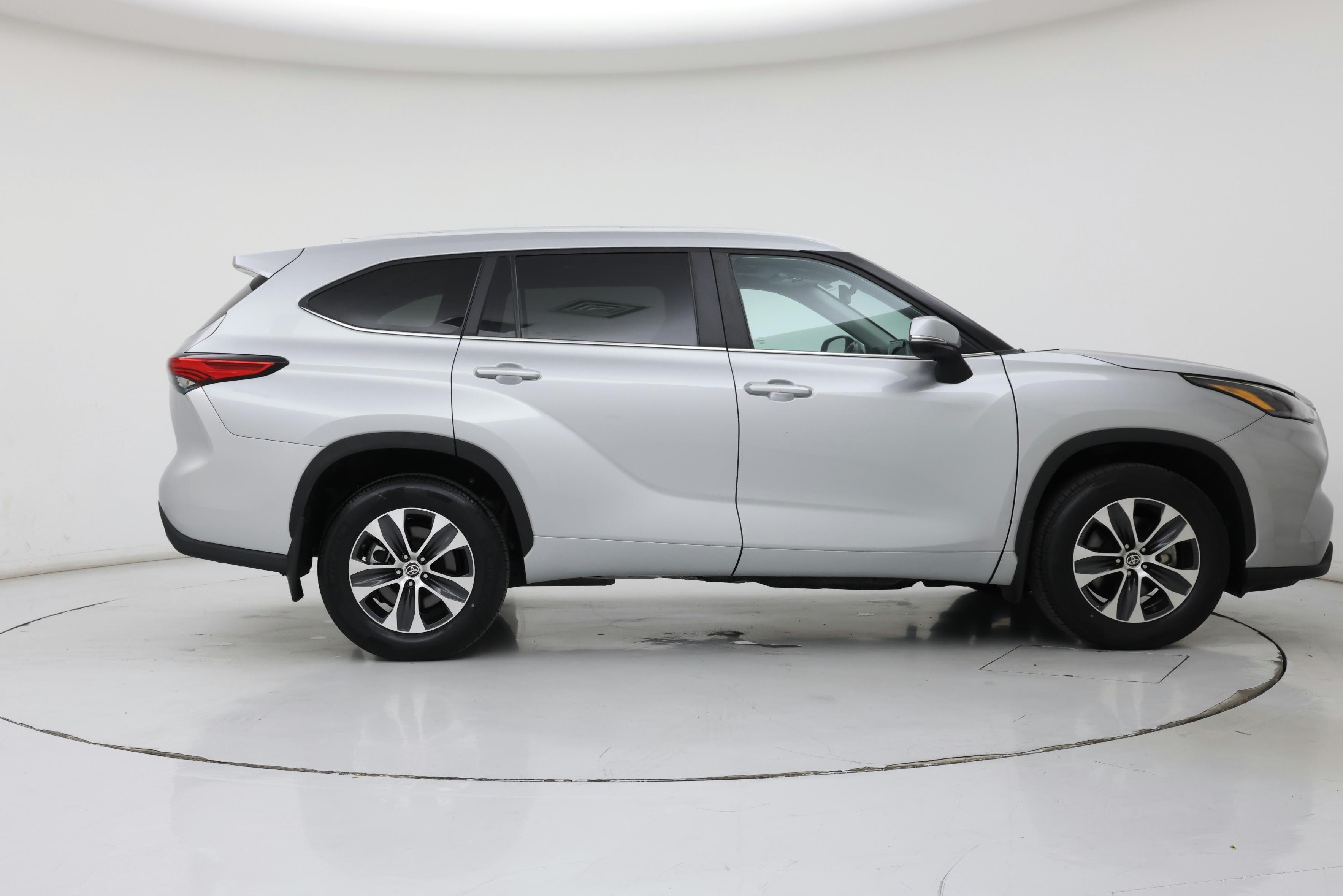 Thumbnail: 2023 Toyota Highlander - 7